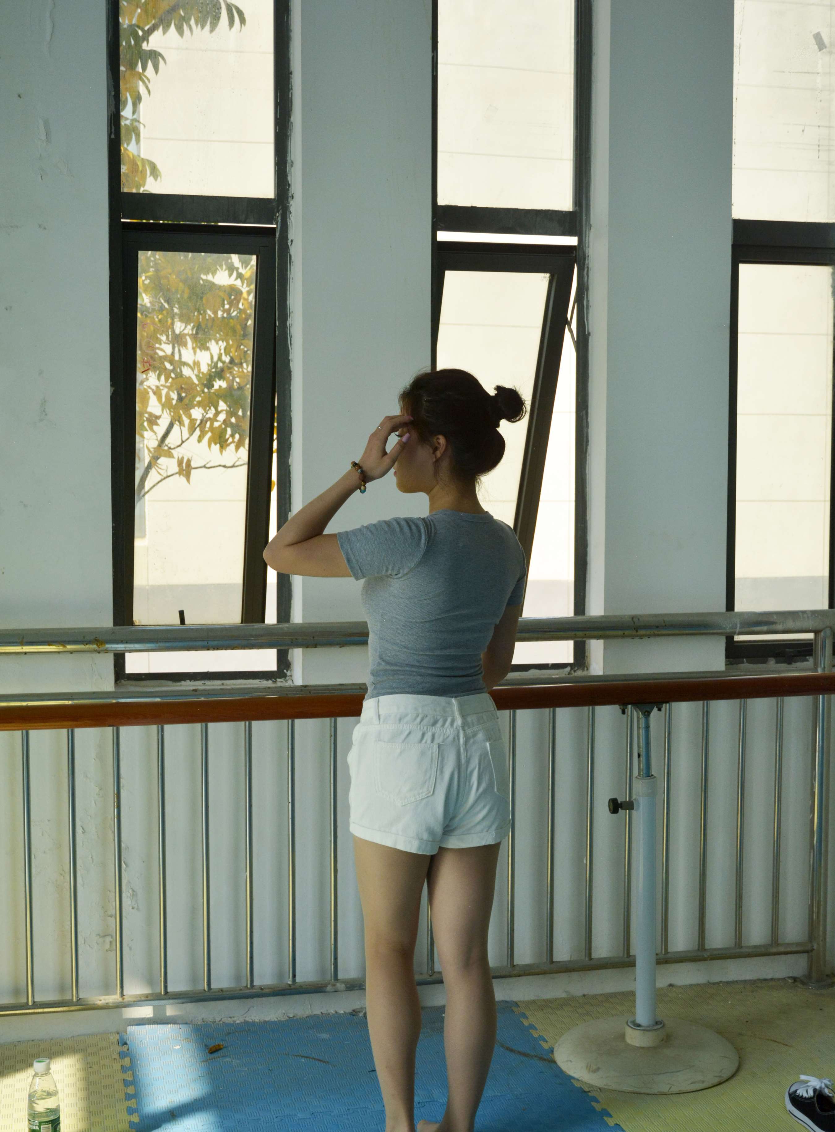 《茜茜 舞蹈热身》作品图