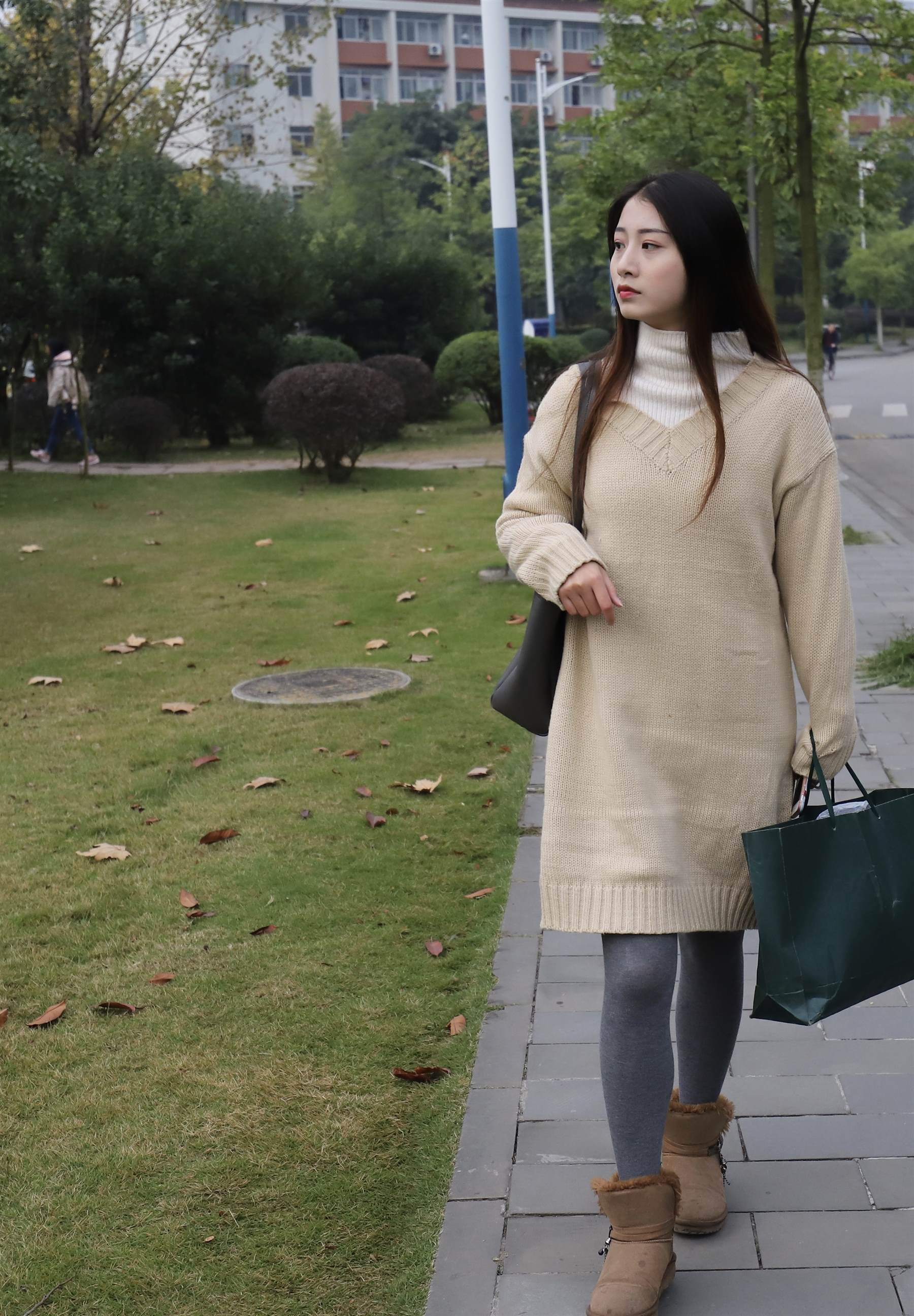 《学院里的小姐姐》作品图