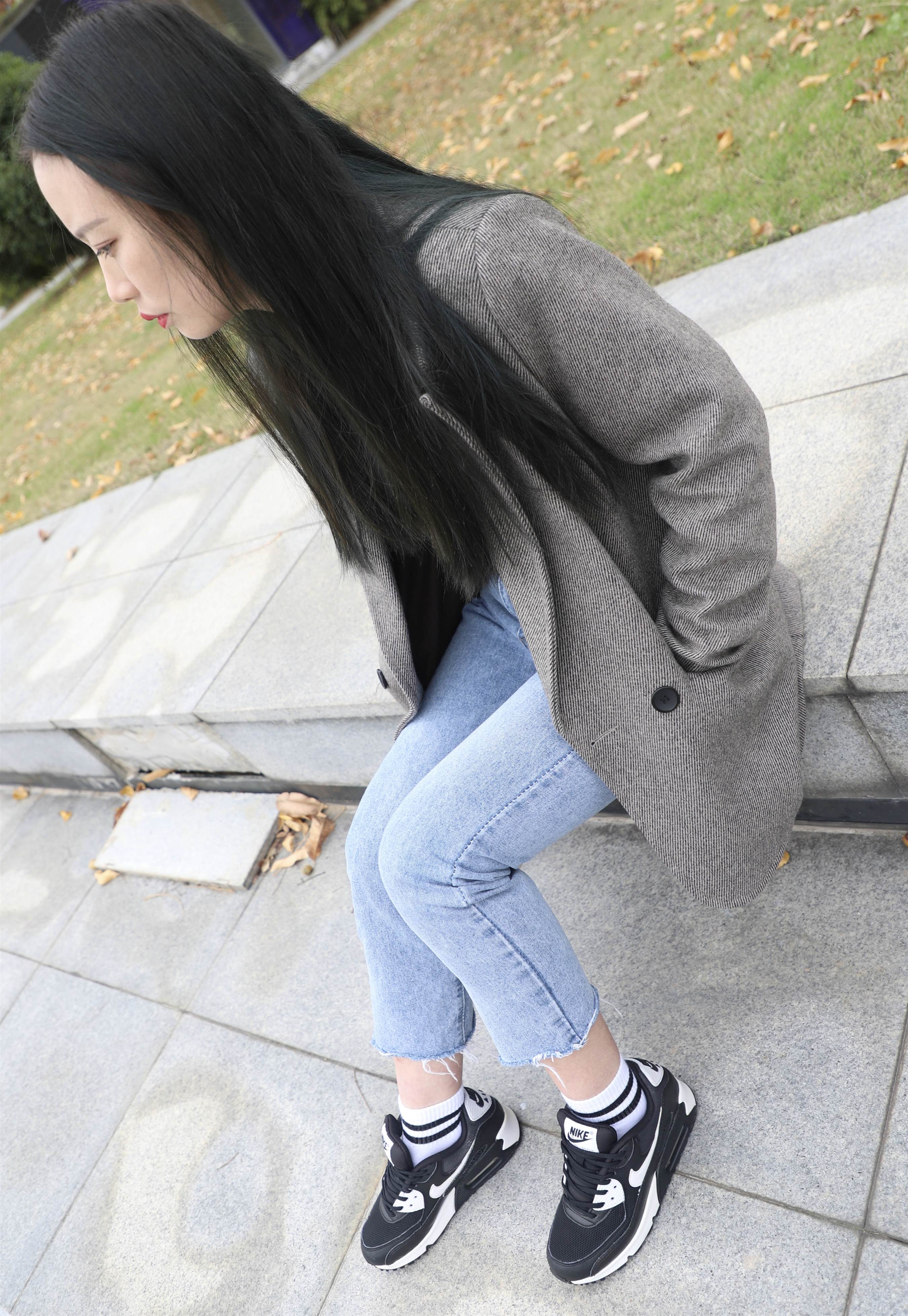 《运动鞋の棉袜脚》作品图