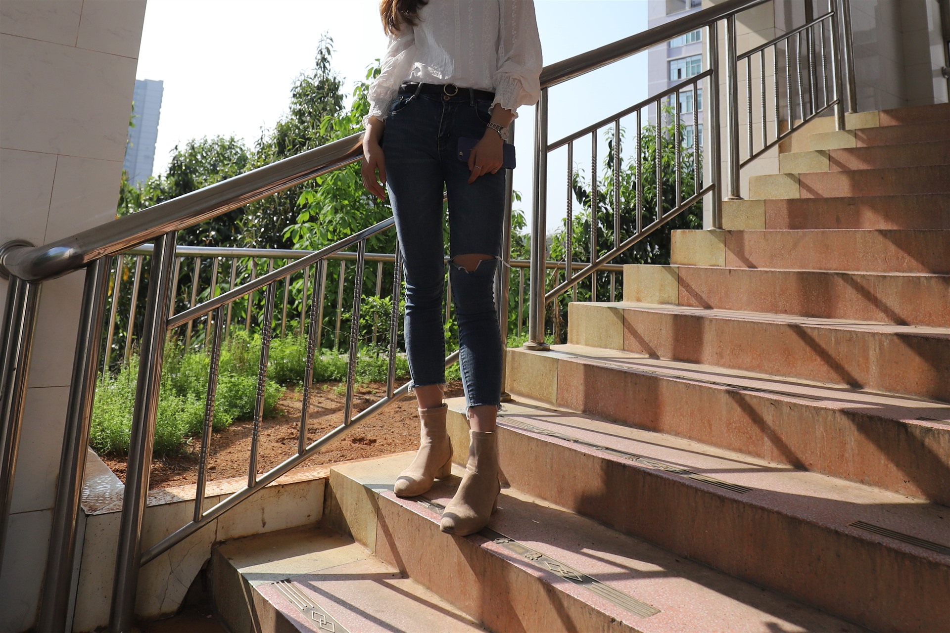 《八分牛仔の发黄船袜脚丫》作品图