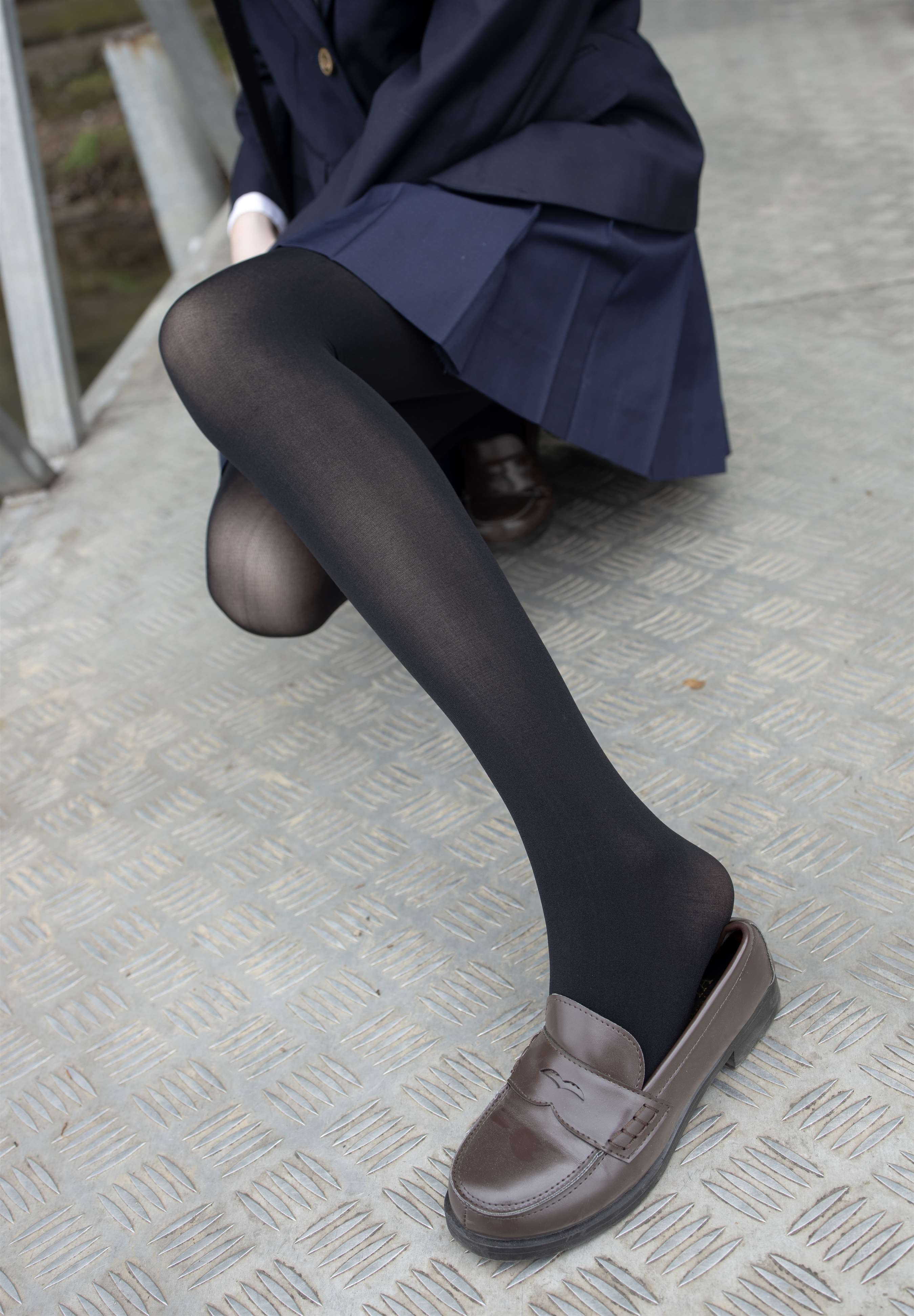 《日系学院封皮鞋の黑丝脚丫+视频1个》作品图