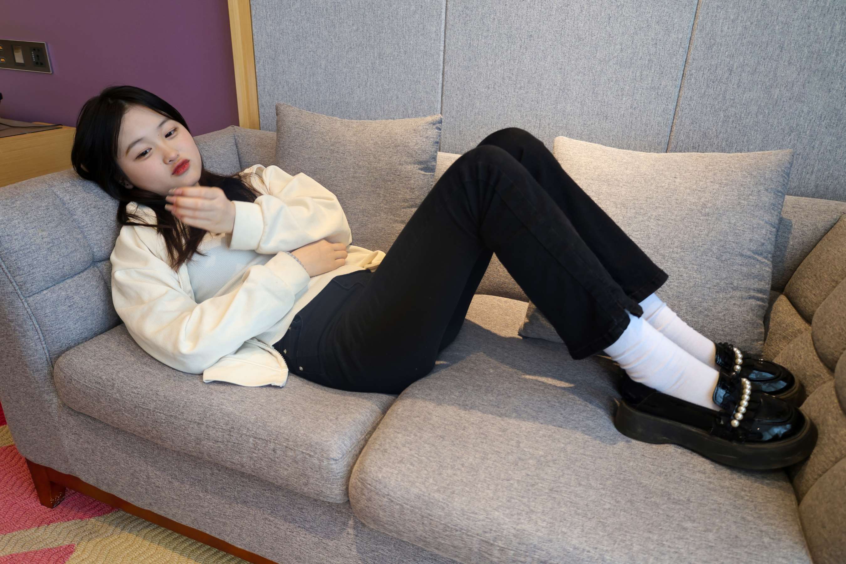 《少女圆头皮鞋の棉袜足》作品图