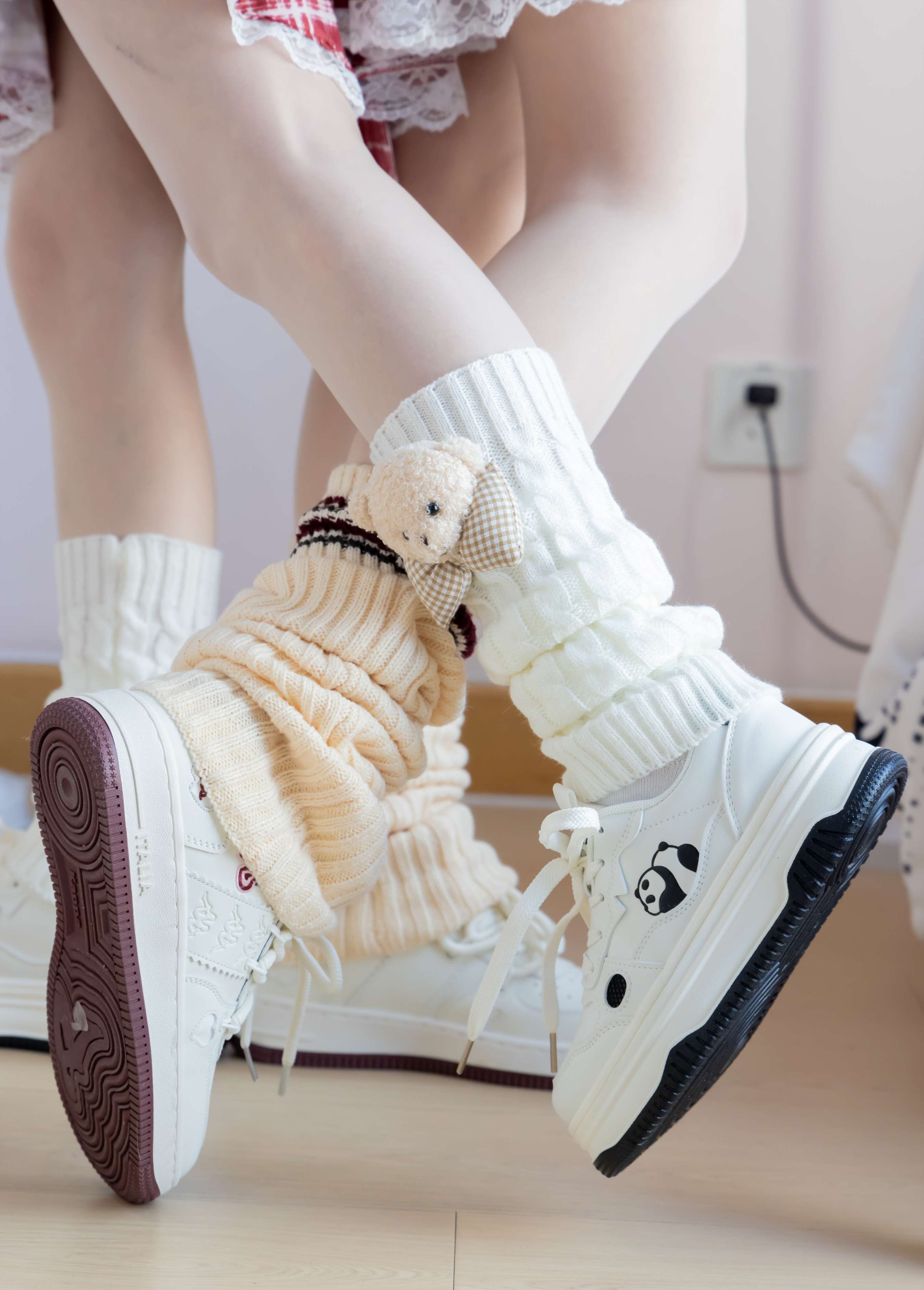 《小甜豆甜甜圈-两双板鞋、油亮肉丝》作品图