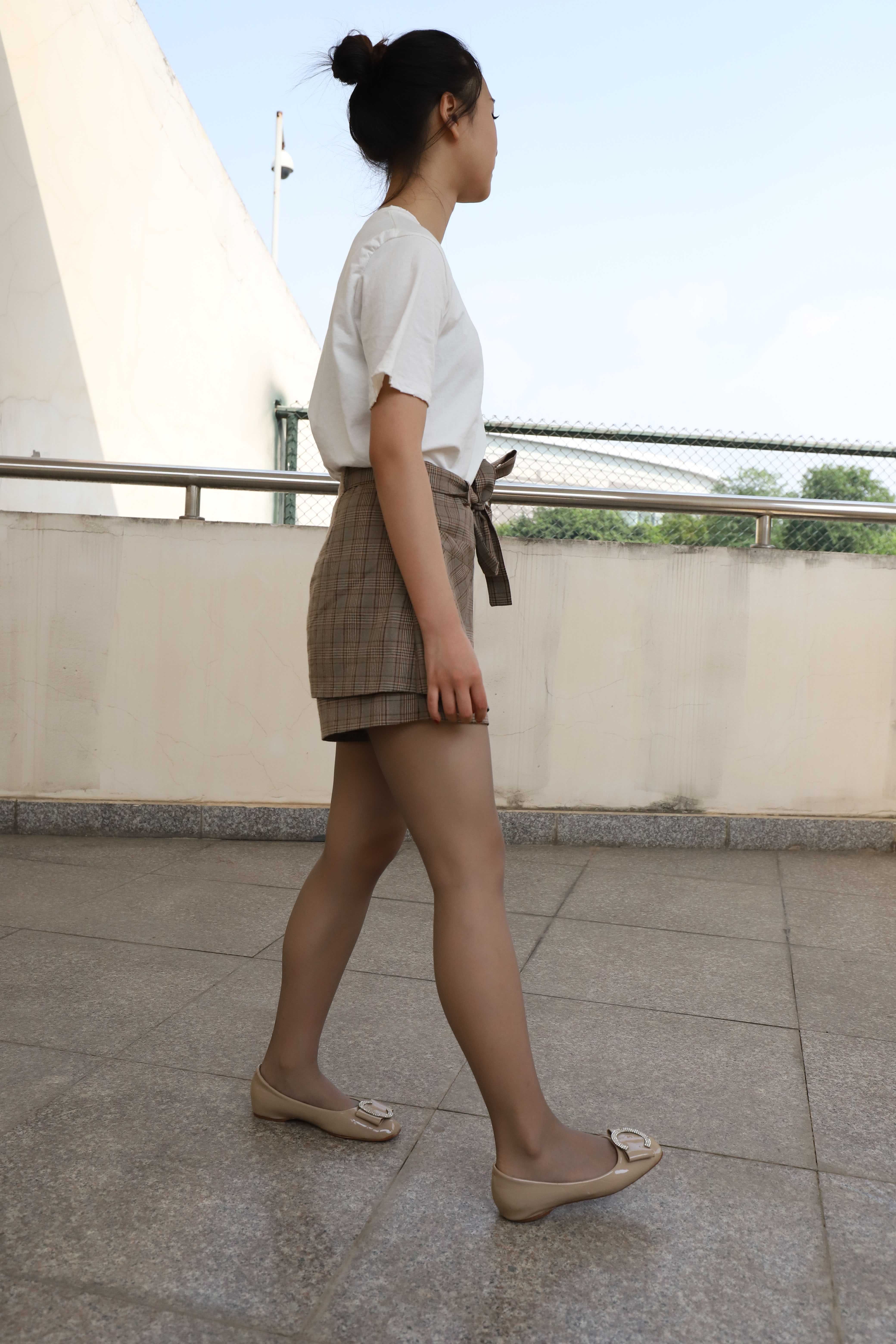 《学妹黑丝脚丫》作品图