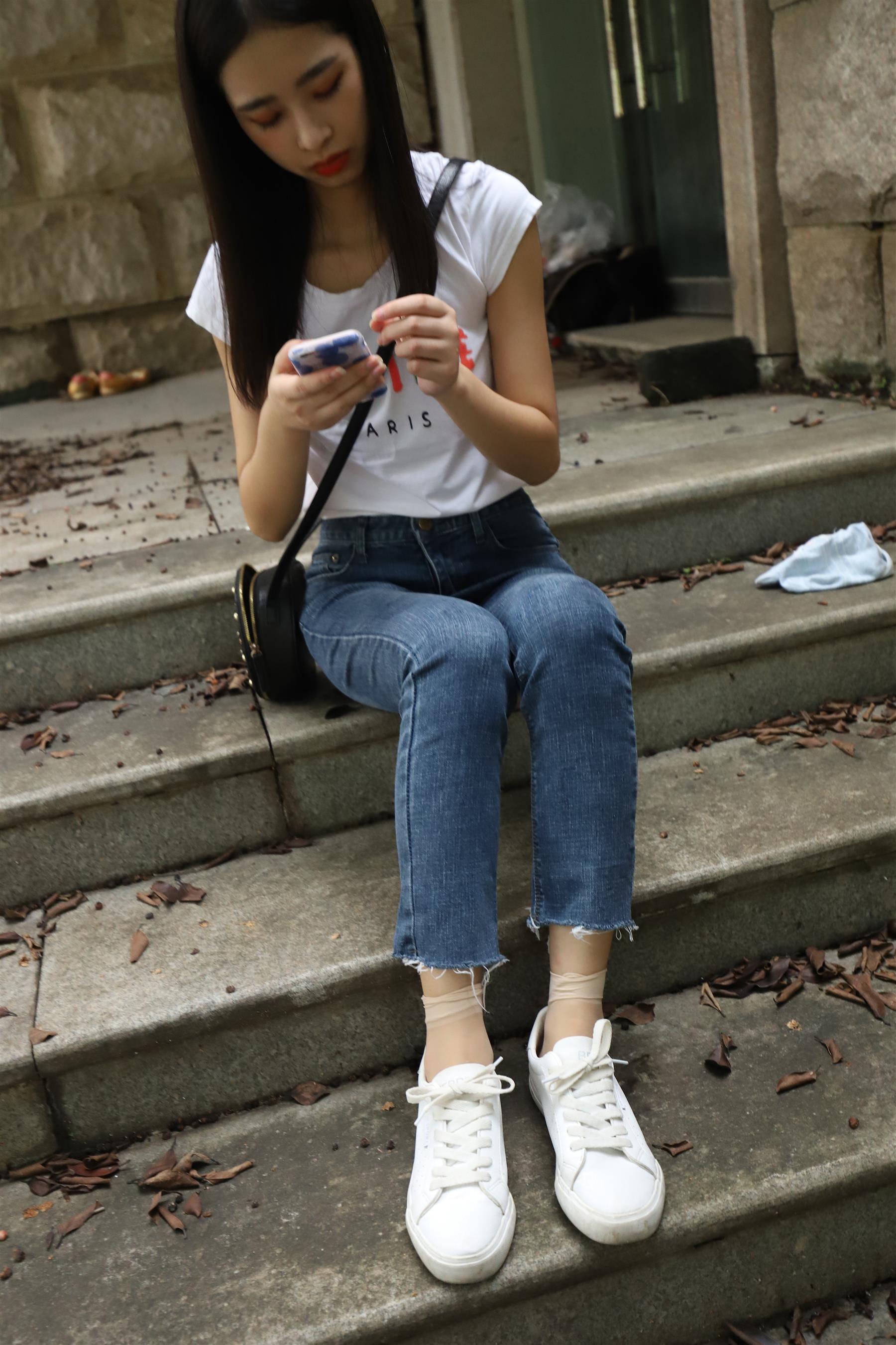 《九分牛仔の板鞋丝袜脚丫下》作品图