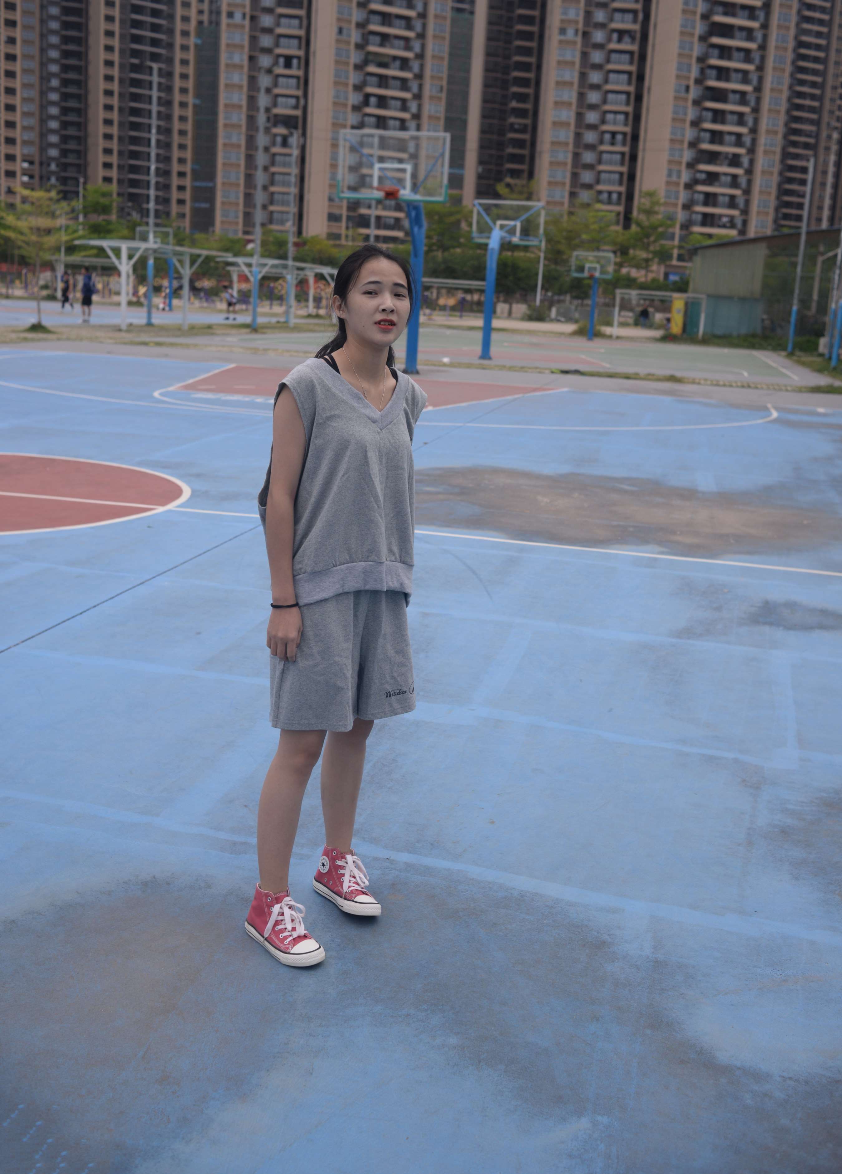 《小米酱小姑娘 好看的锁骨千篇一律 》作品图