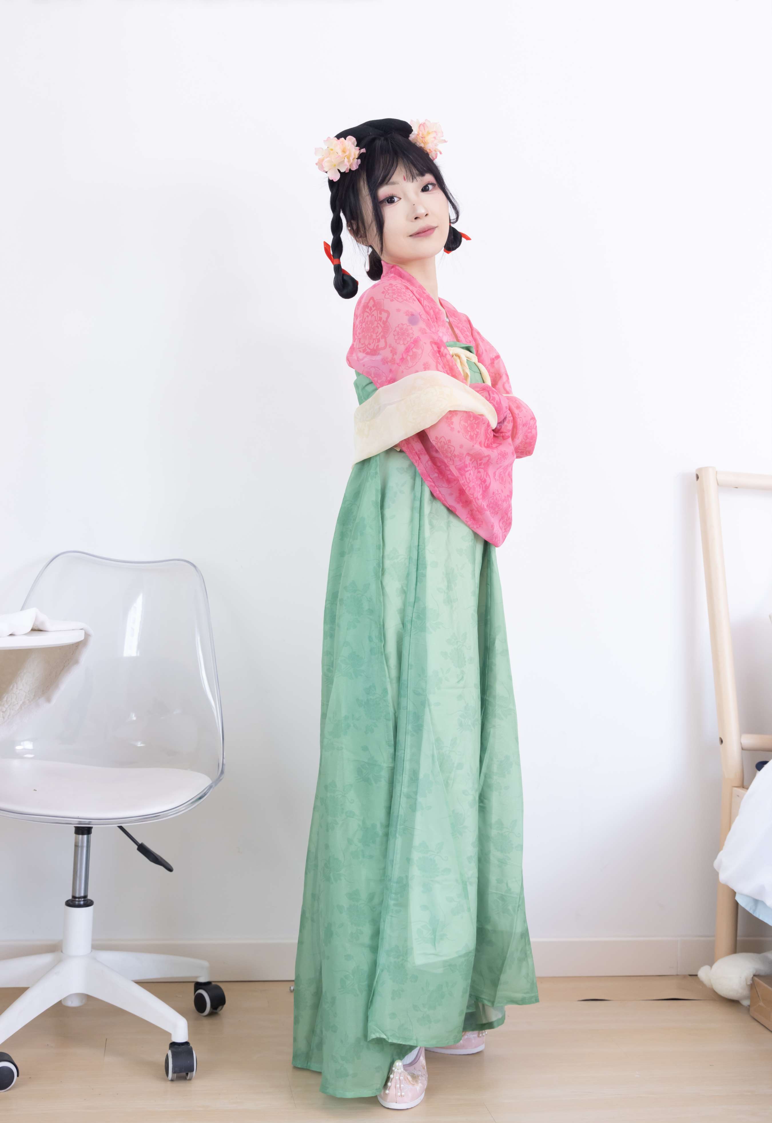 《嘟嘟-布鞋、白棉袜、古装、半脱袜子》作品图