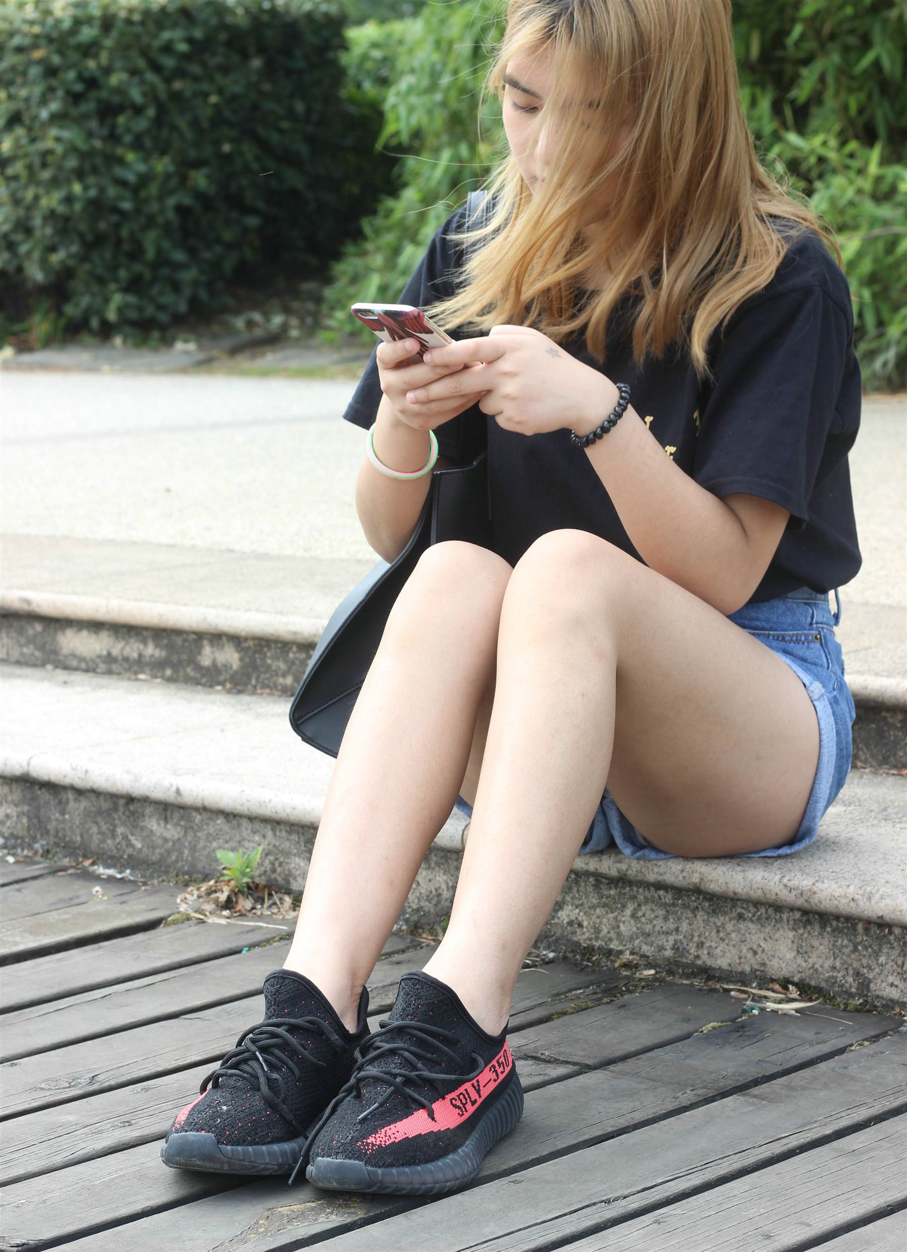 《户外小姐姐运动鞋の船袜脚丫》作品图