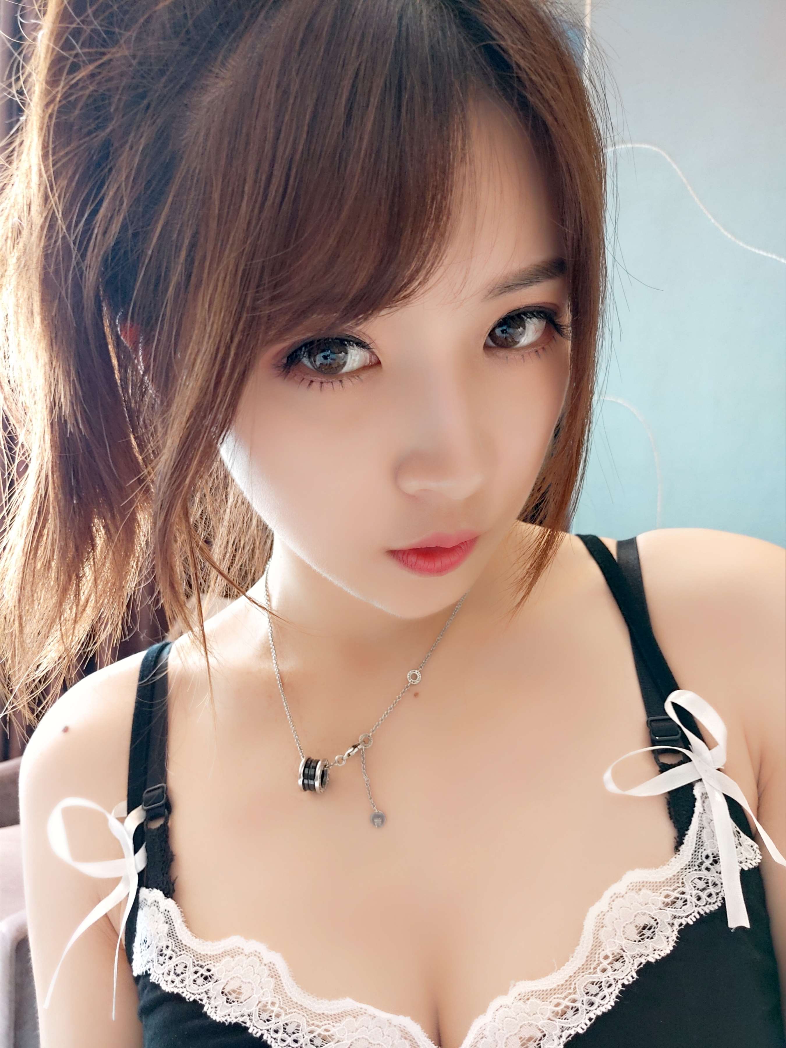 《小女巫露娜 黑色吊带裙》作品图