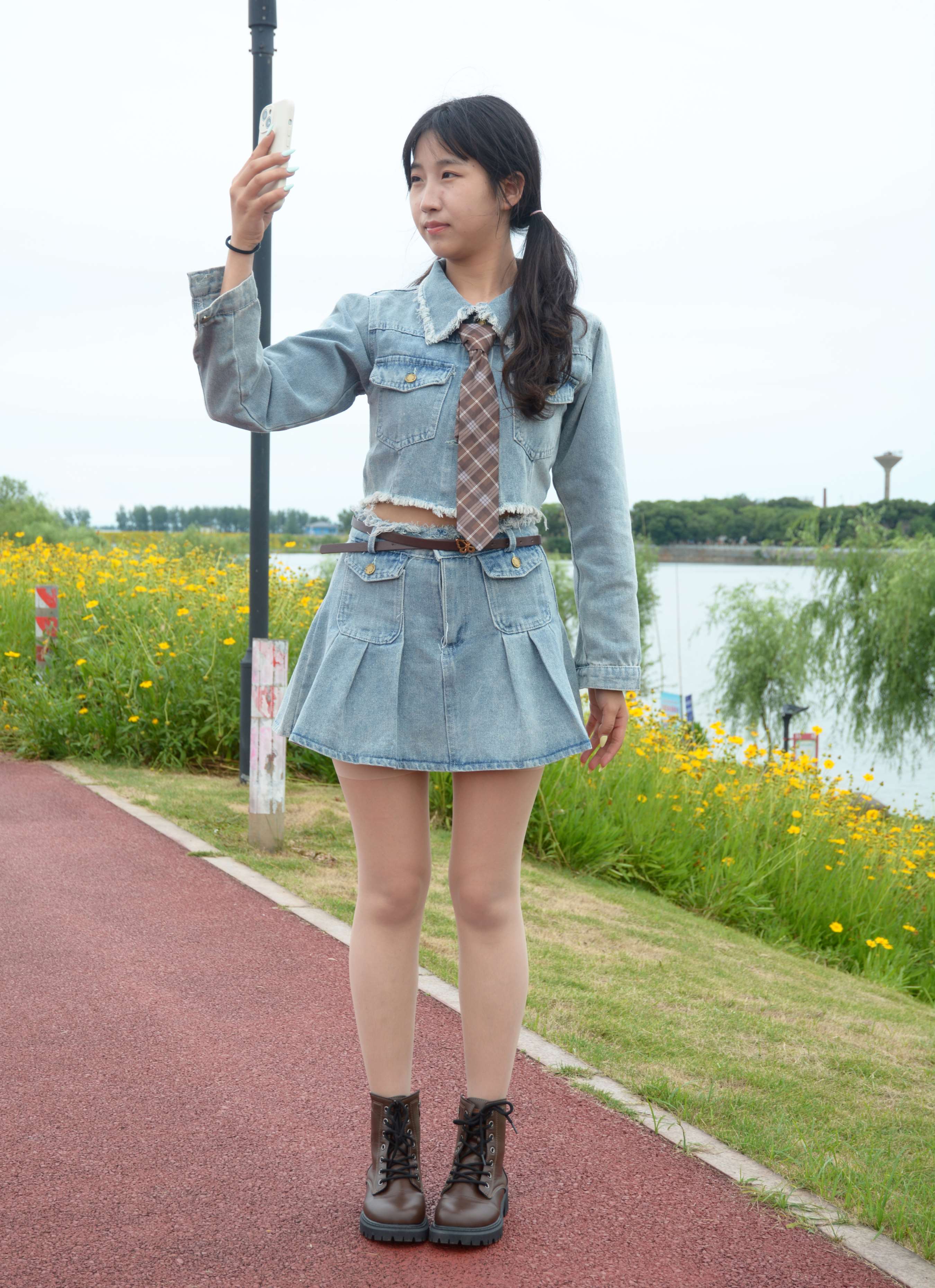 《点点 十月牛仔》作品图