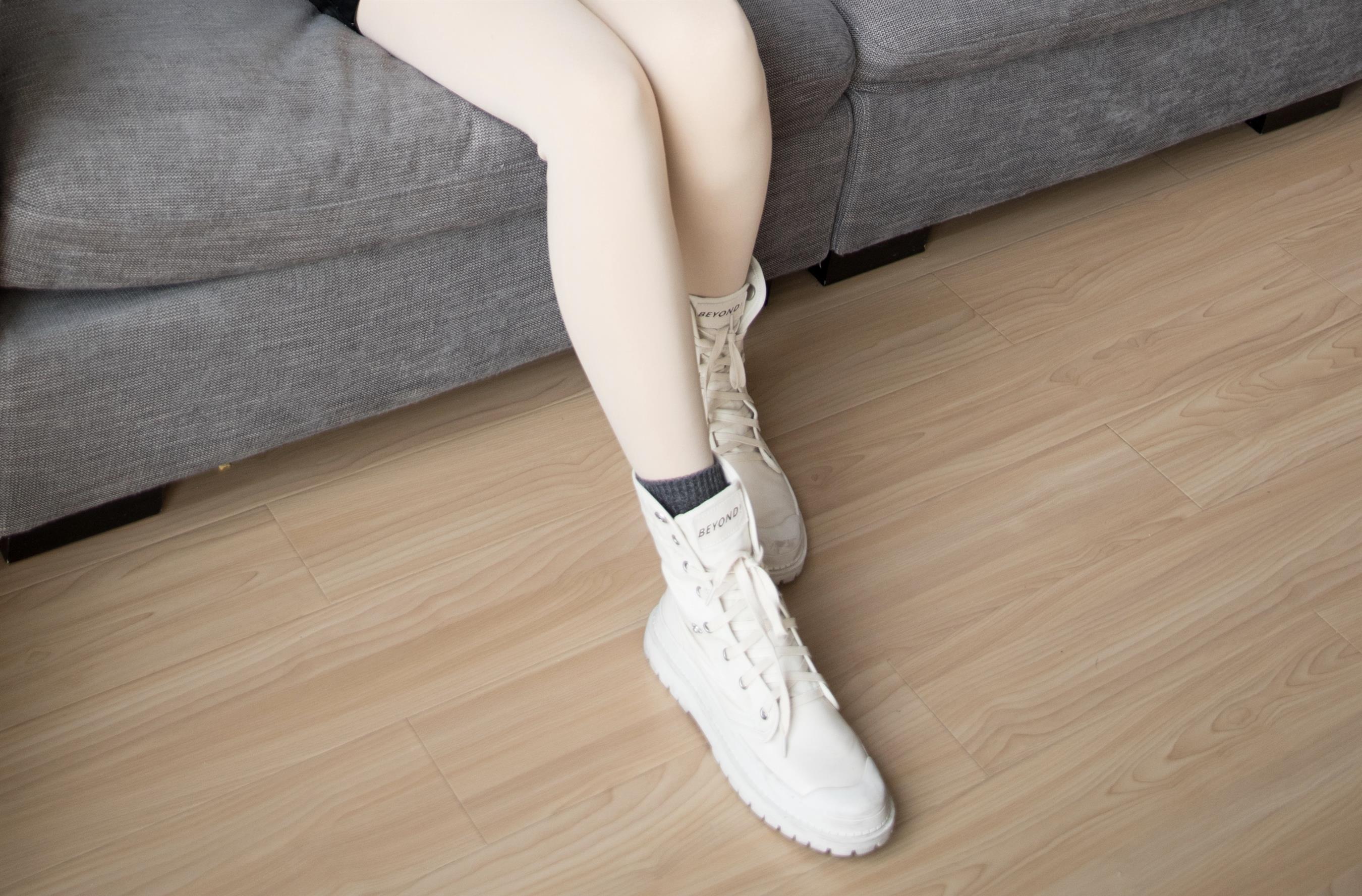 《短靴棉袜脚丫+视频2个网盘下载》作品图