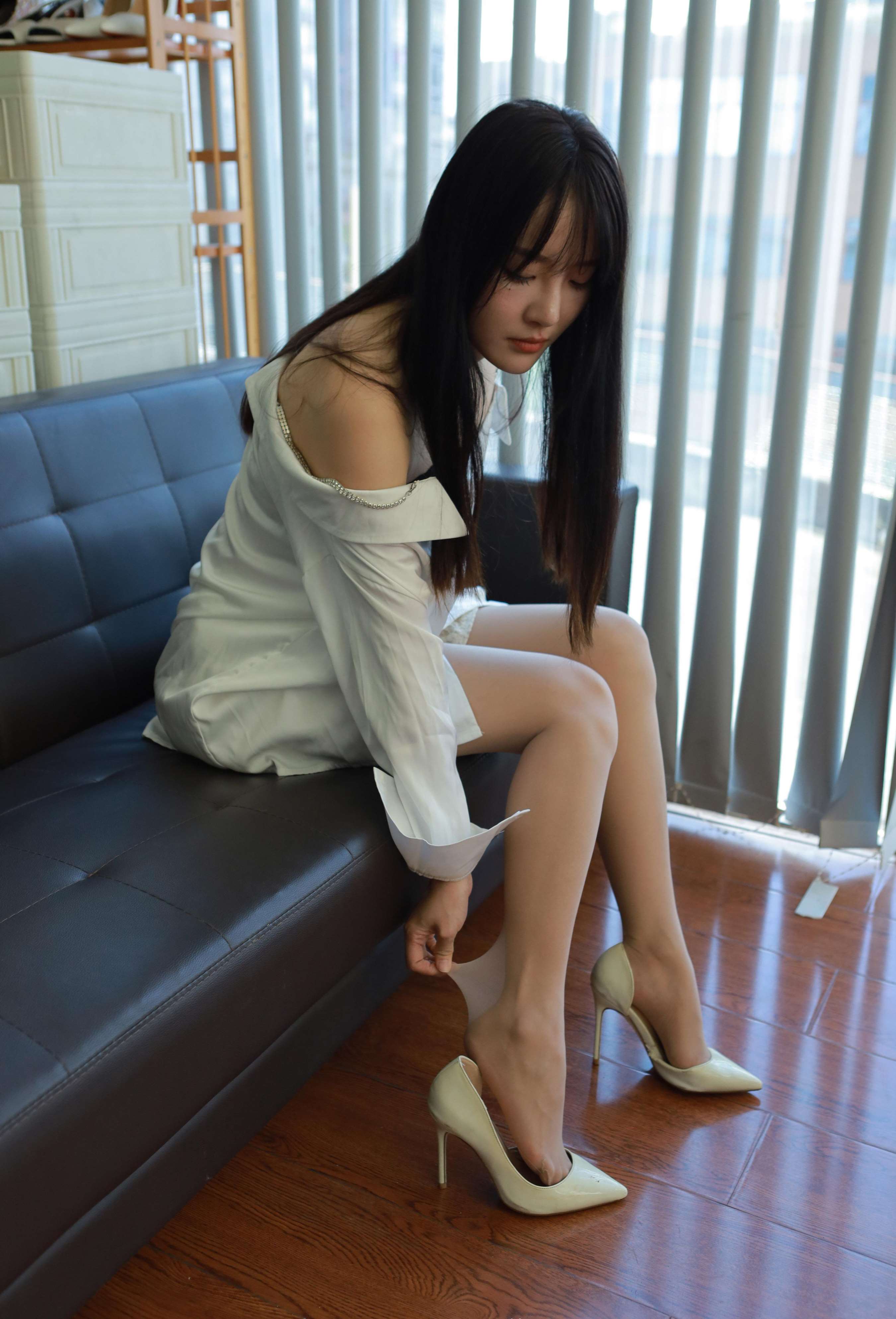 《婉萍 一字肩衬衣》作品图