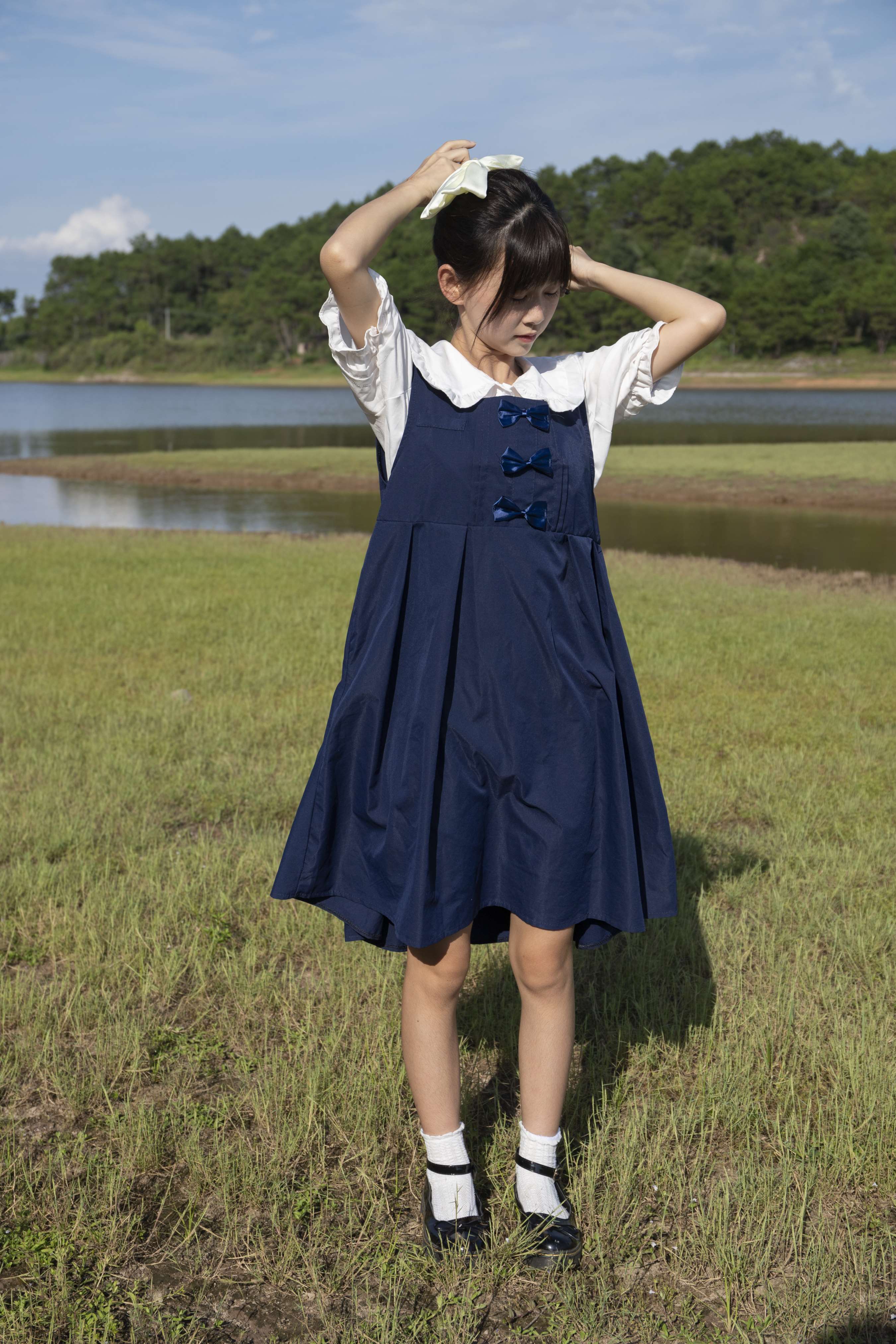 《仙女静儿游山玩水全纪录，脱鞋秀脚丫【套图+4K视频】》作品图