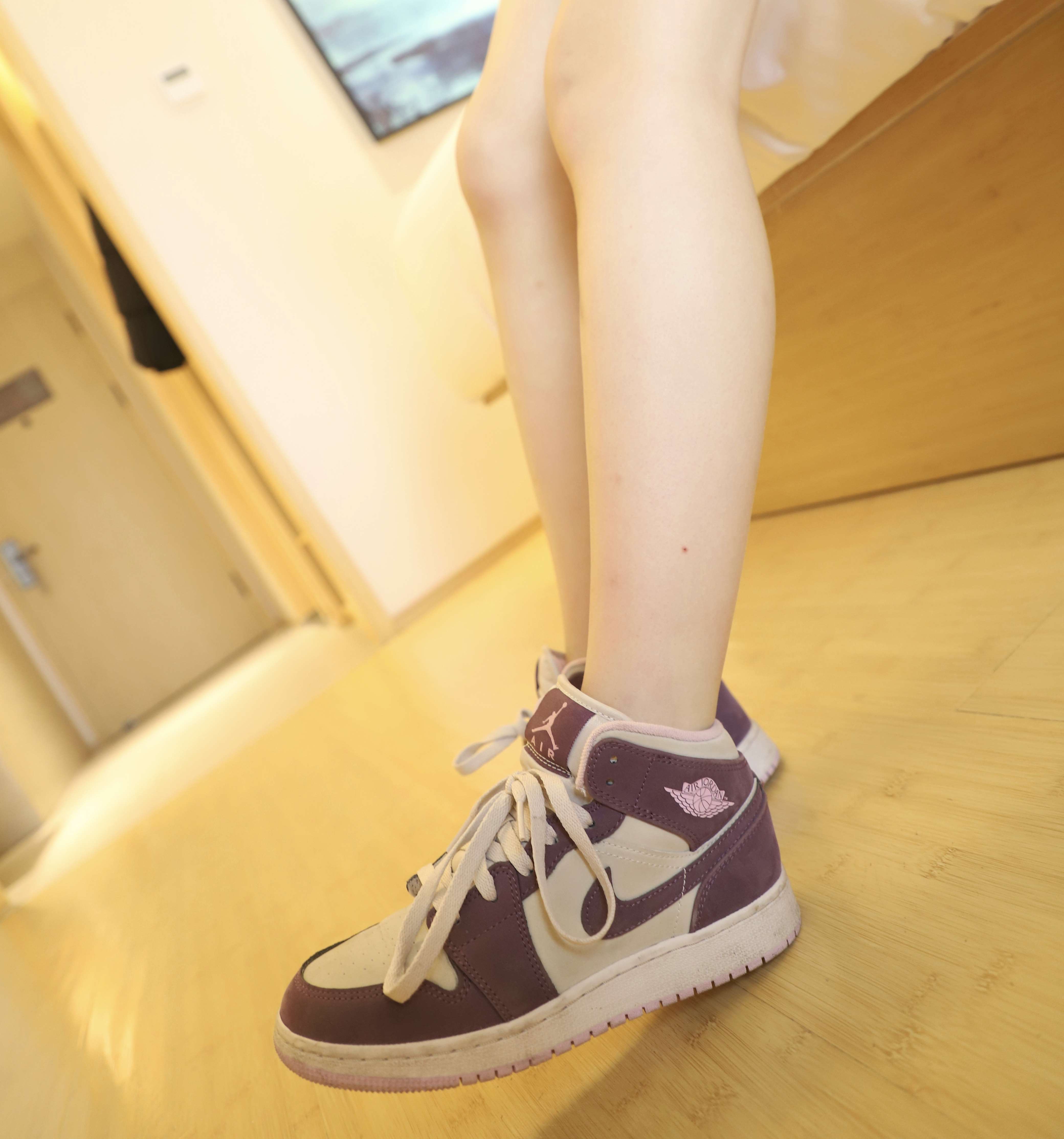 《热裤板鞋の船袜脚丫》作品图