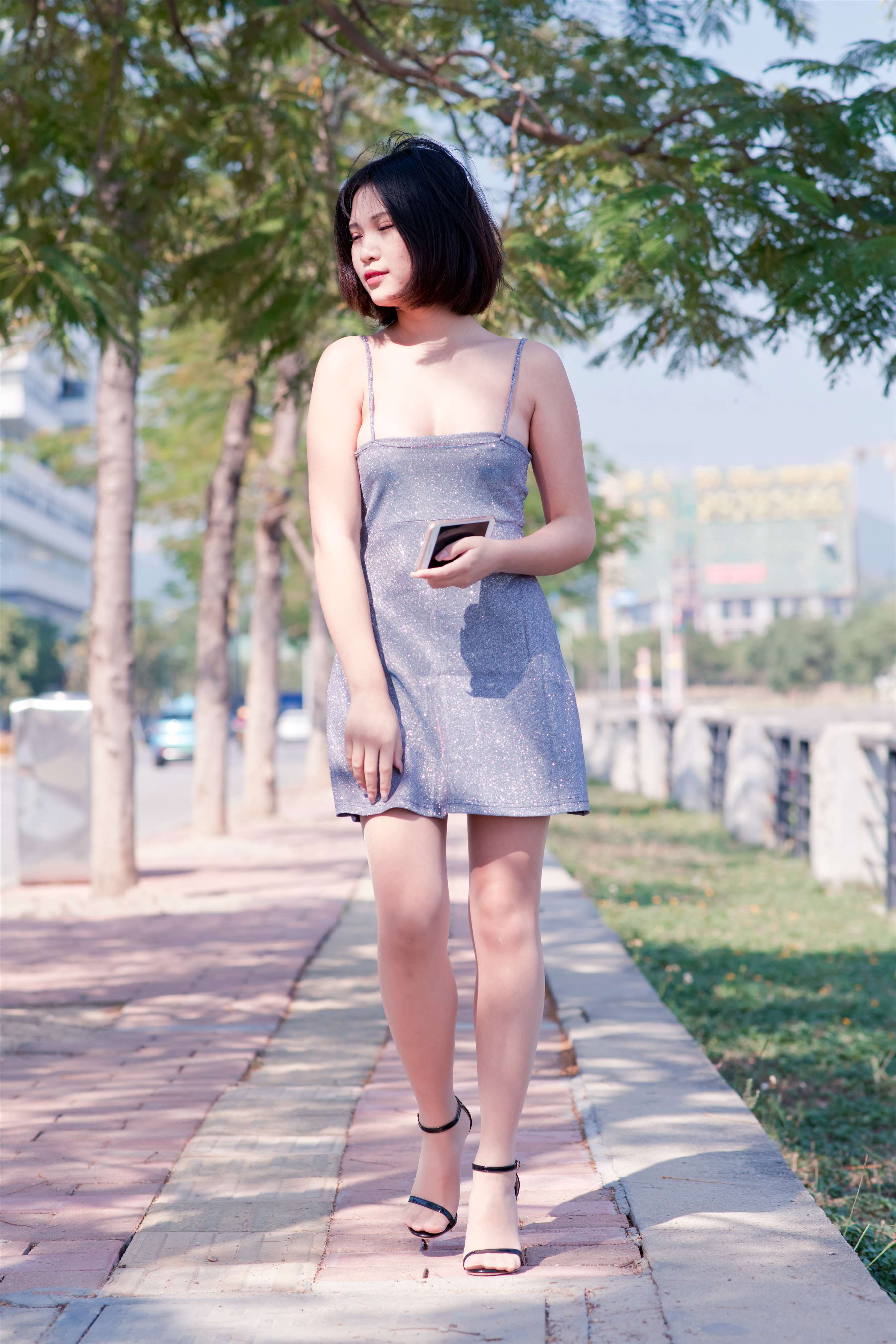 《萌宝儿吊带裙の丝脚丫【视频1个网盘下载】》作品图