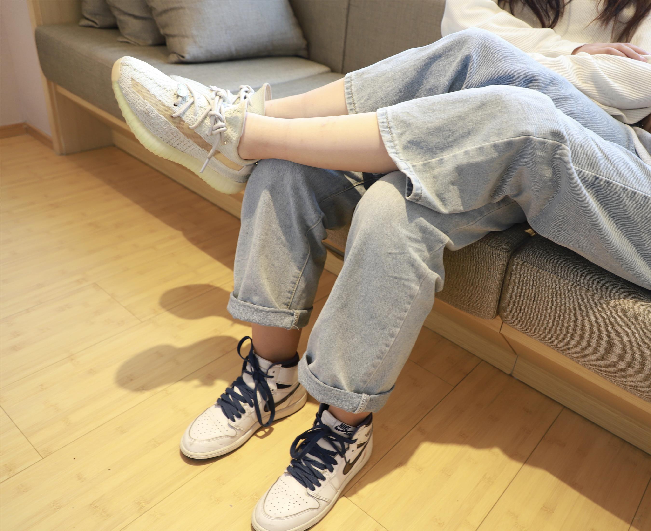 《俩小姐姐互闻jio》作品图