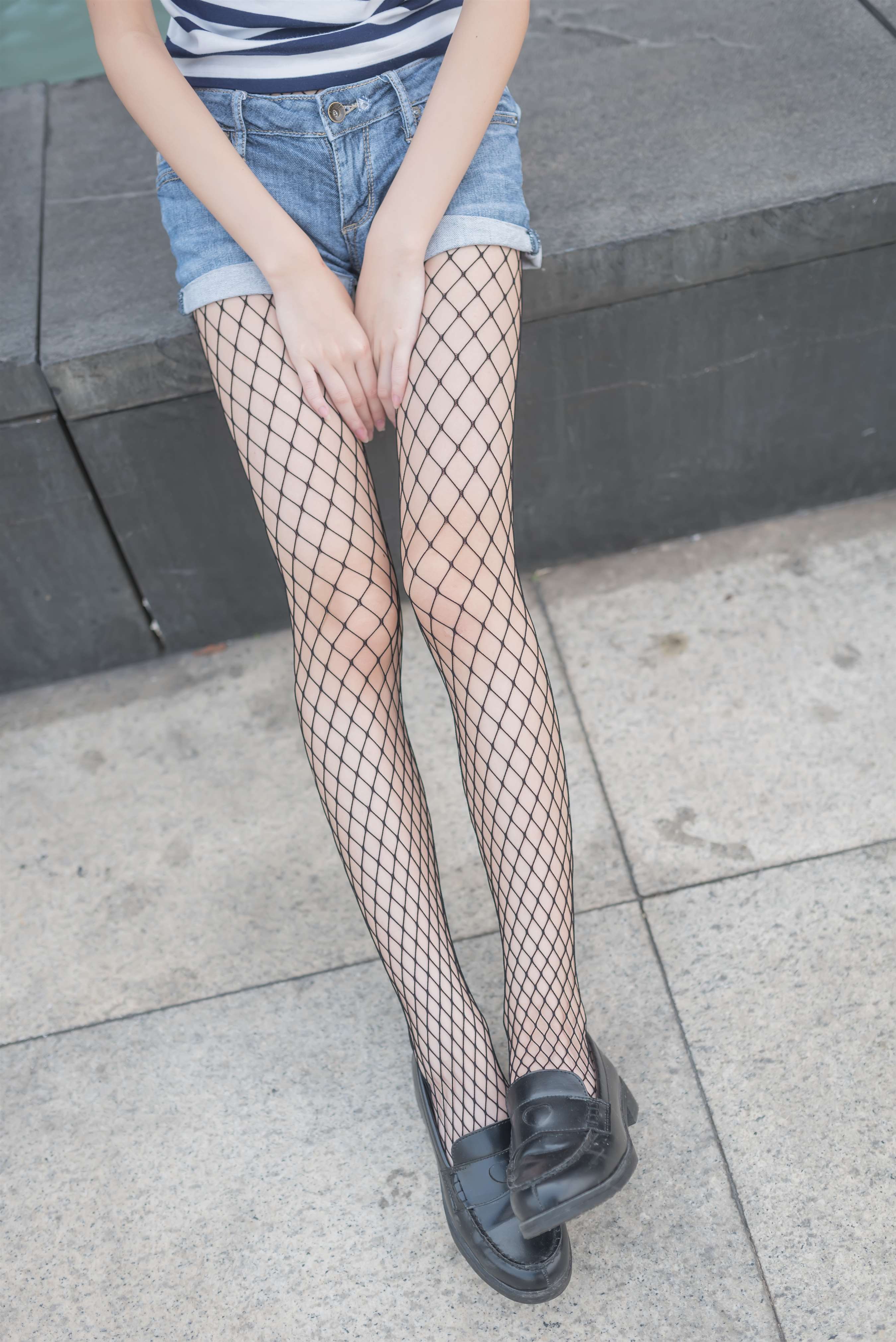 《热裤の网袜脚丫》作品图