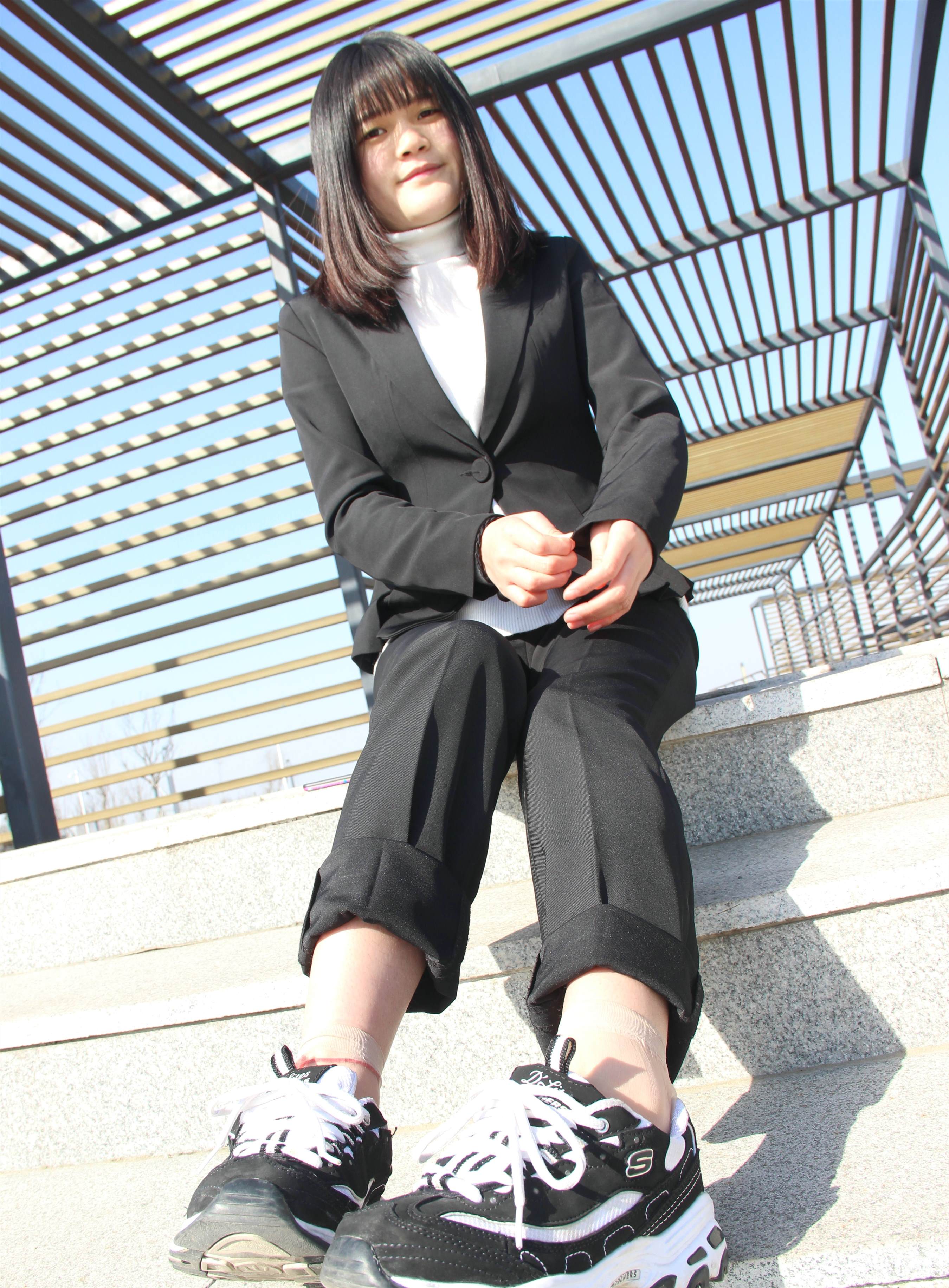 《红色脚绳》作品图