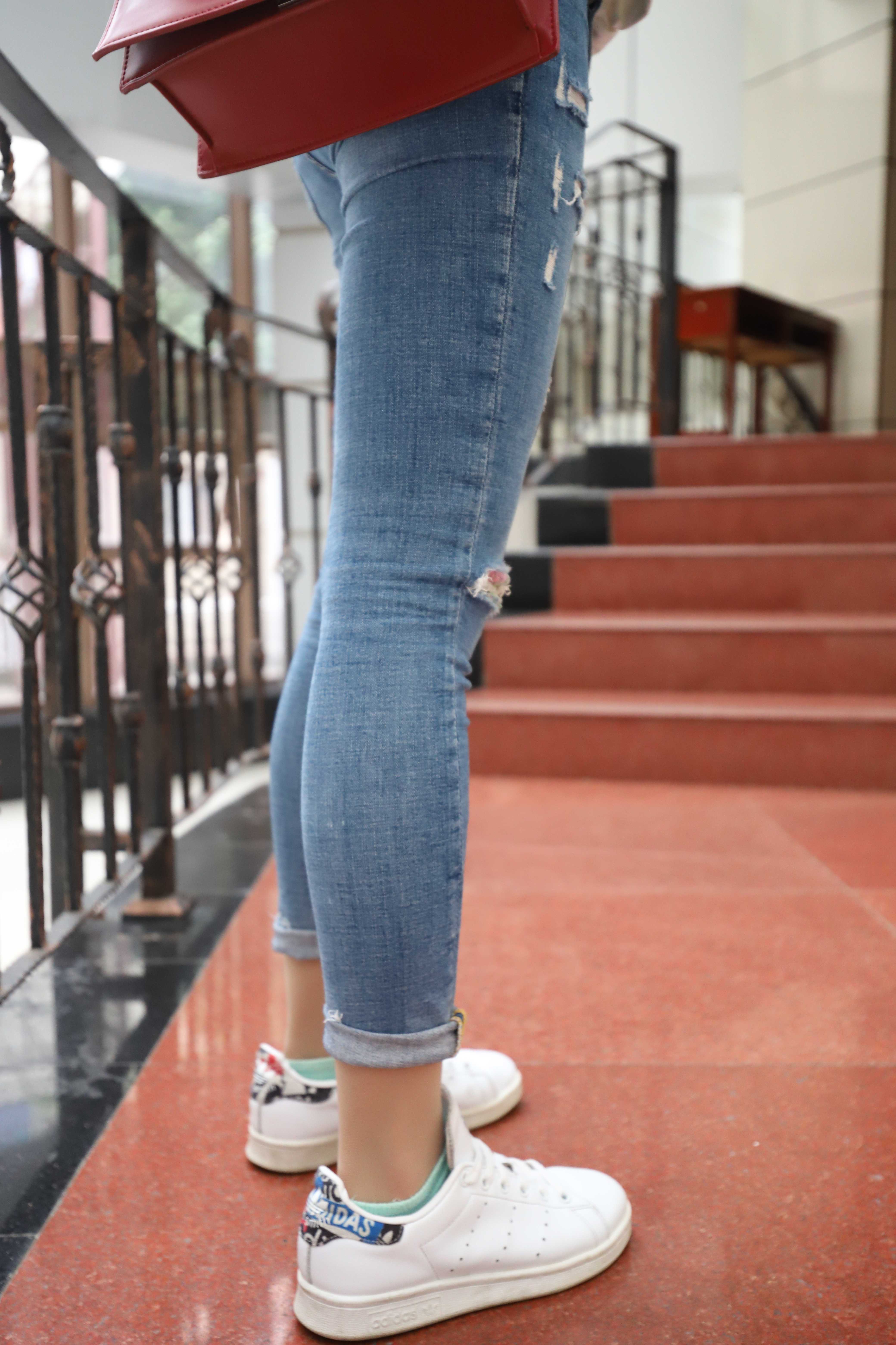 《小倩棉袜の丝袜脚》作品图