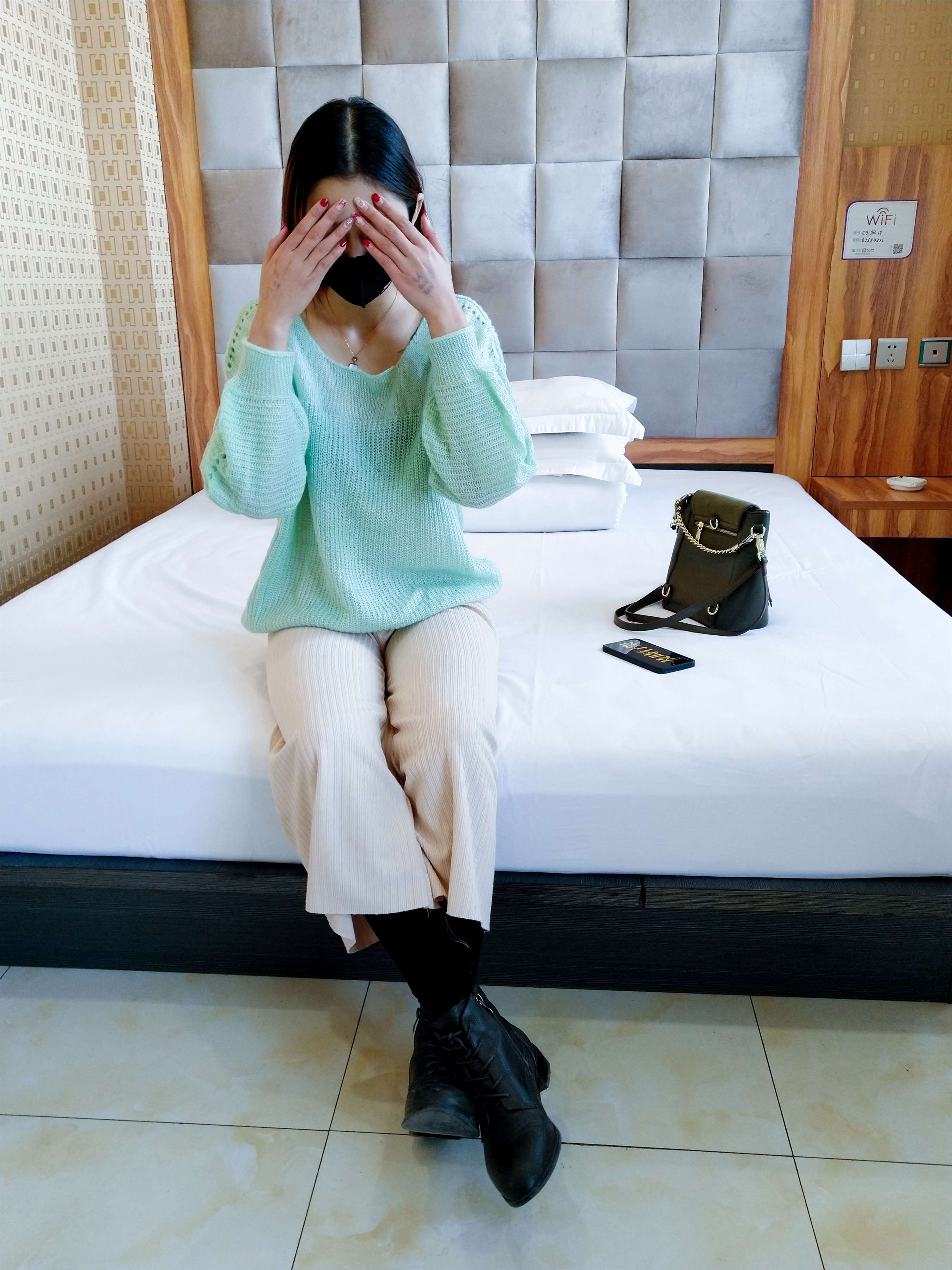 《旅馆yue拍黑棉袜脚丫》作品图