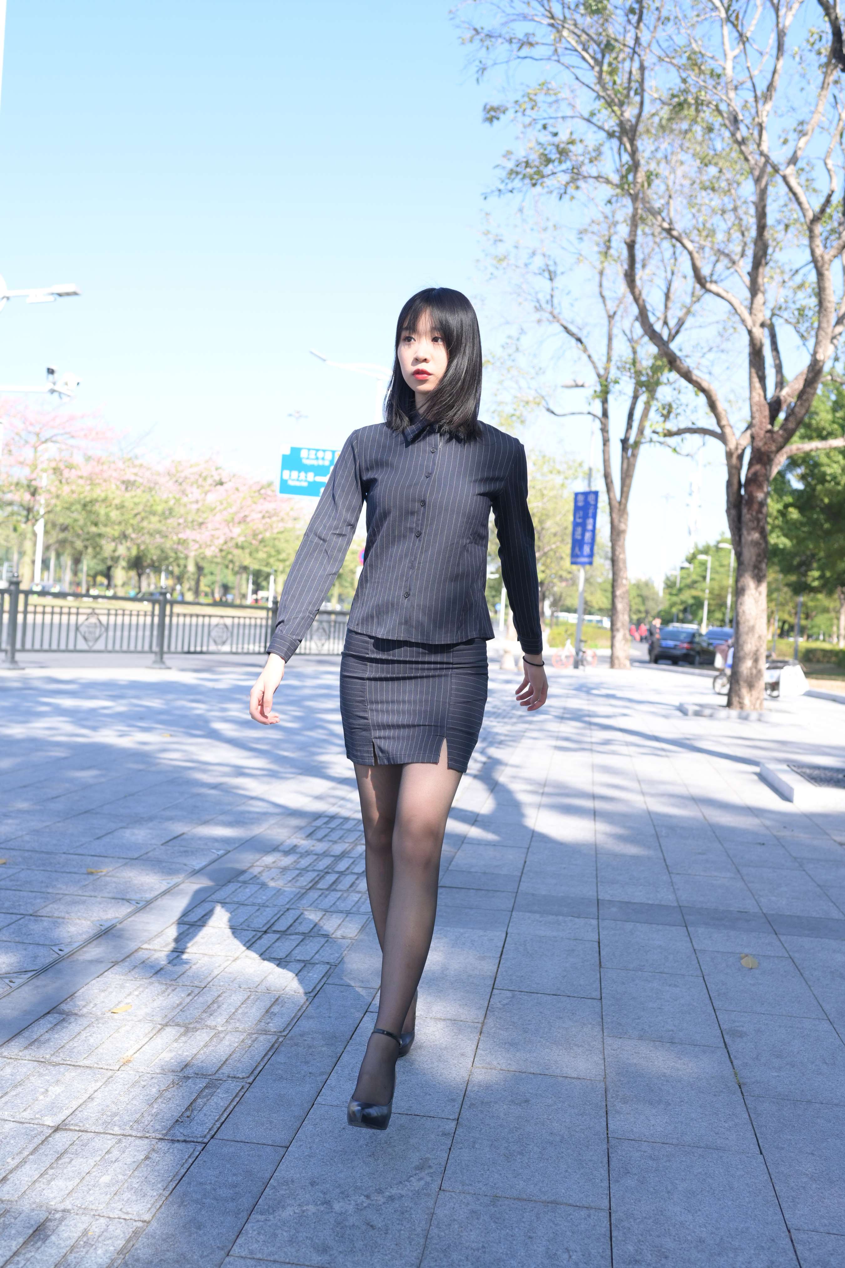 《师姐职业装の黑丝脚》作品图