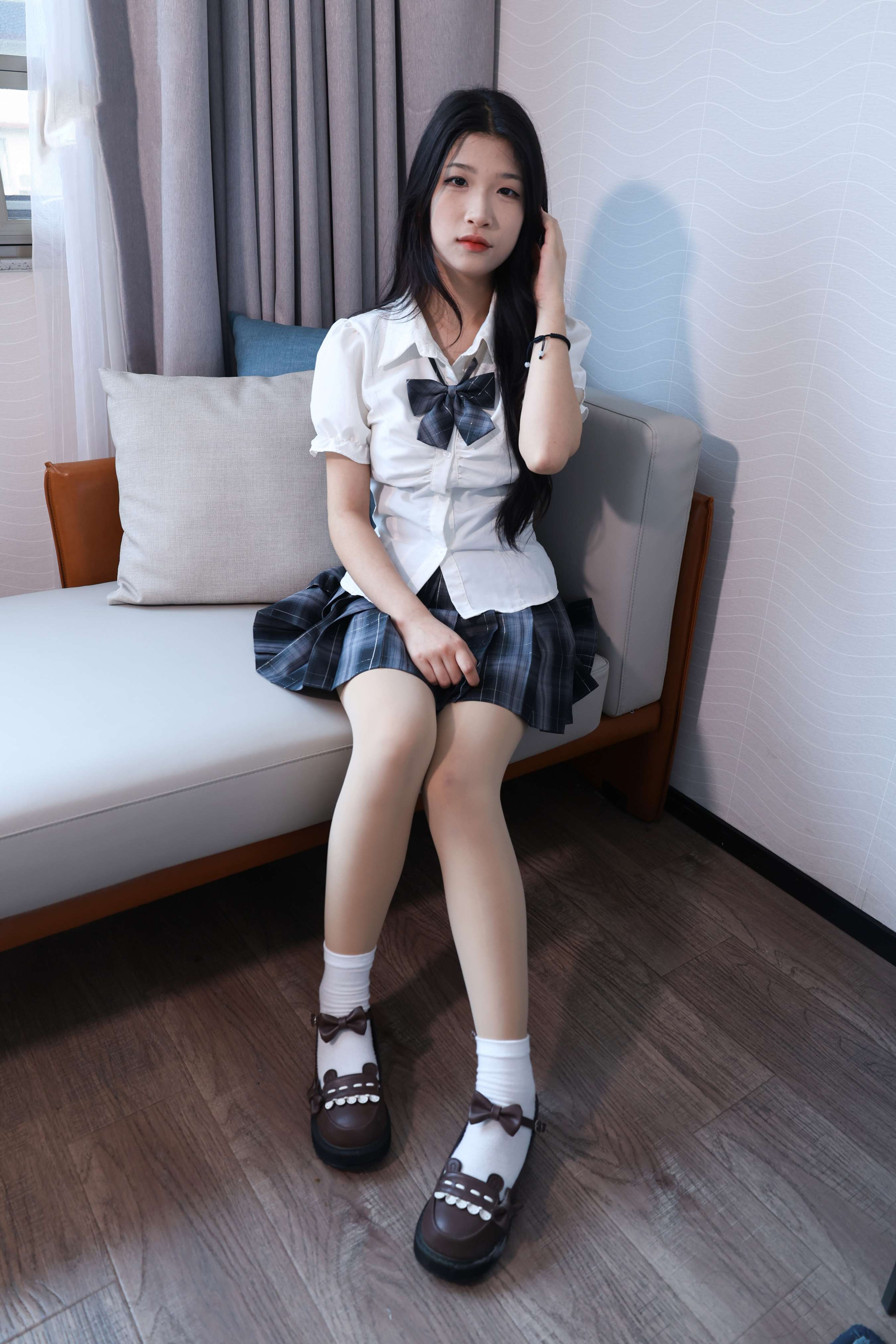 《少女JK制服棉袜の嫩足》作品图