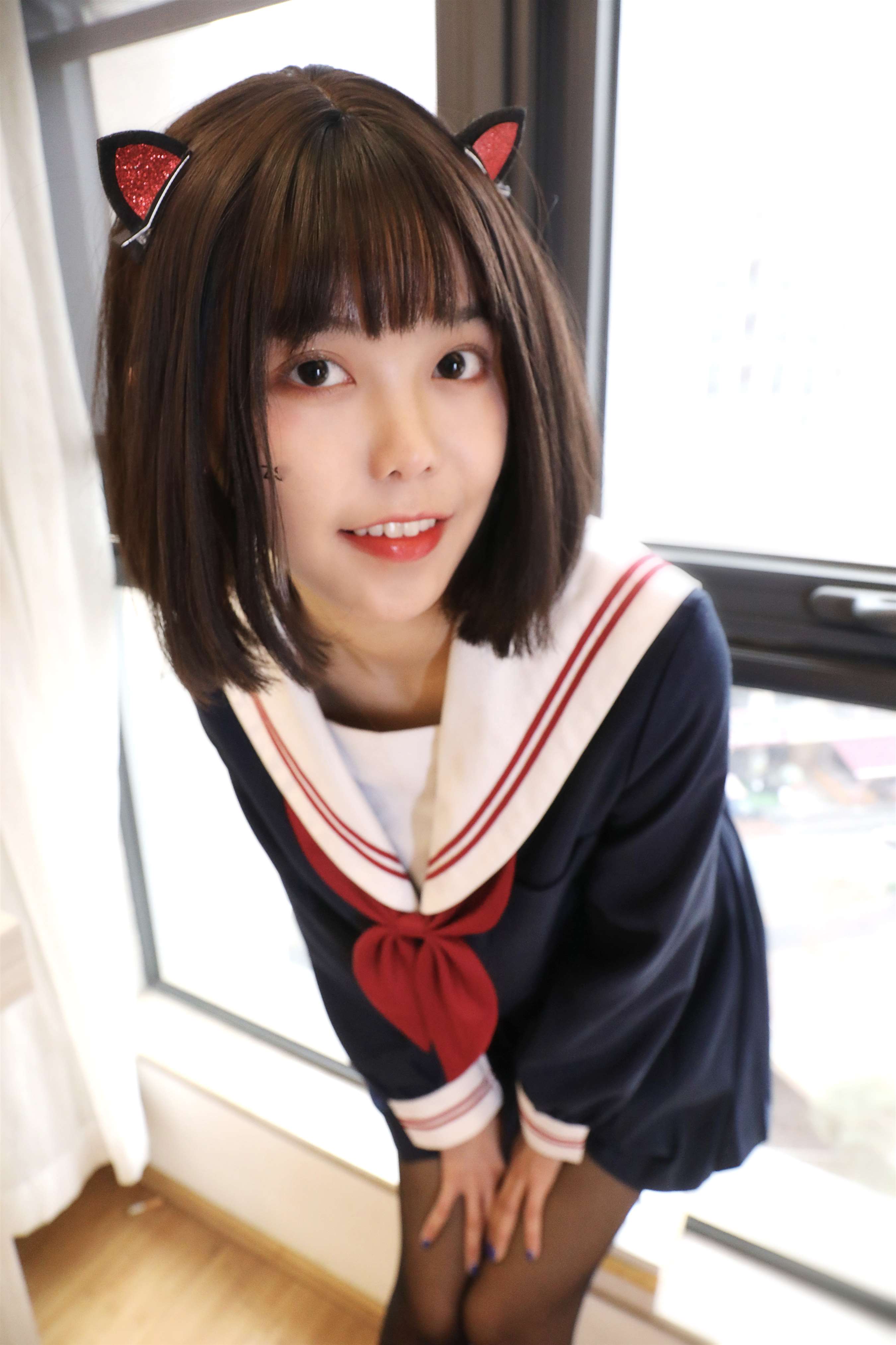 《猫耳朵制服の撕袜》作品图