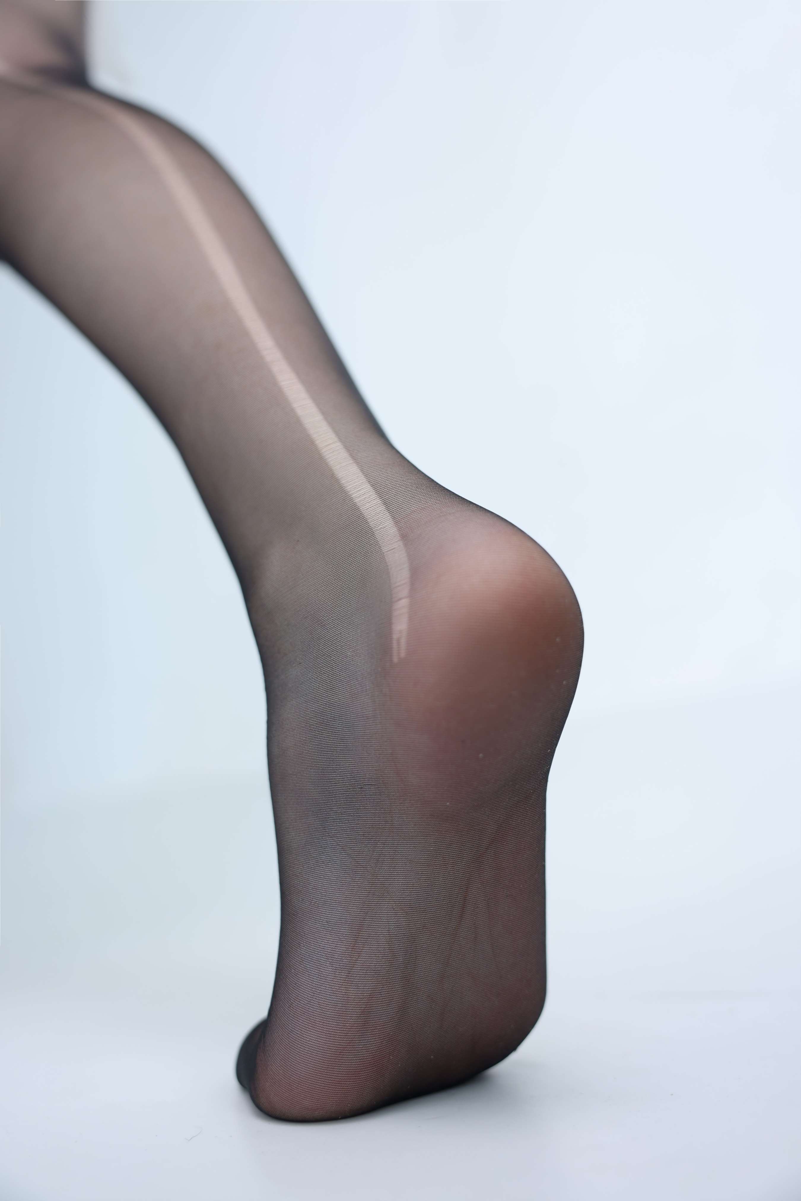 《KK高跟の黑丝脚丫》作品图