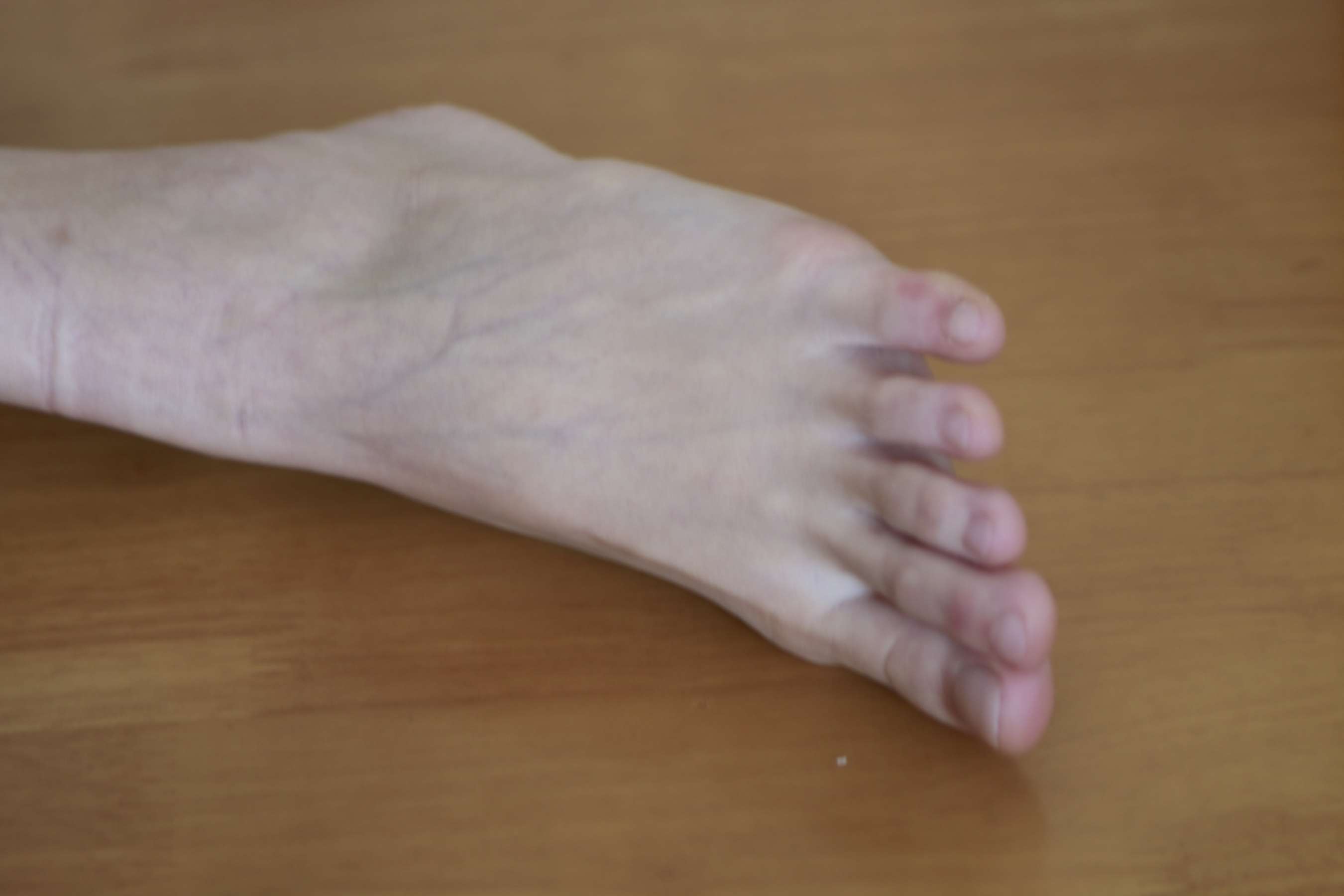 《周周嫩足》作品图