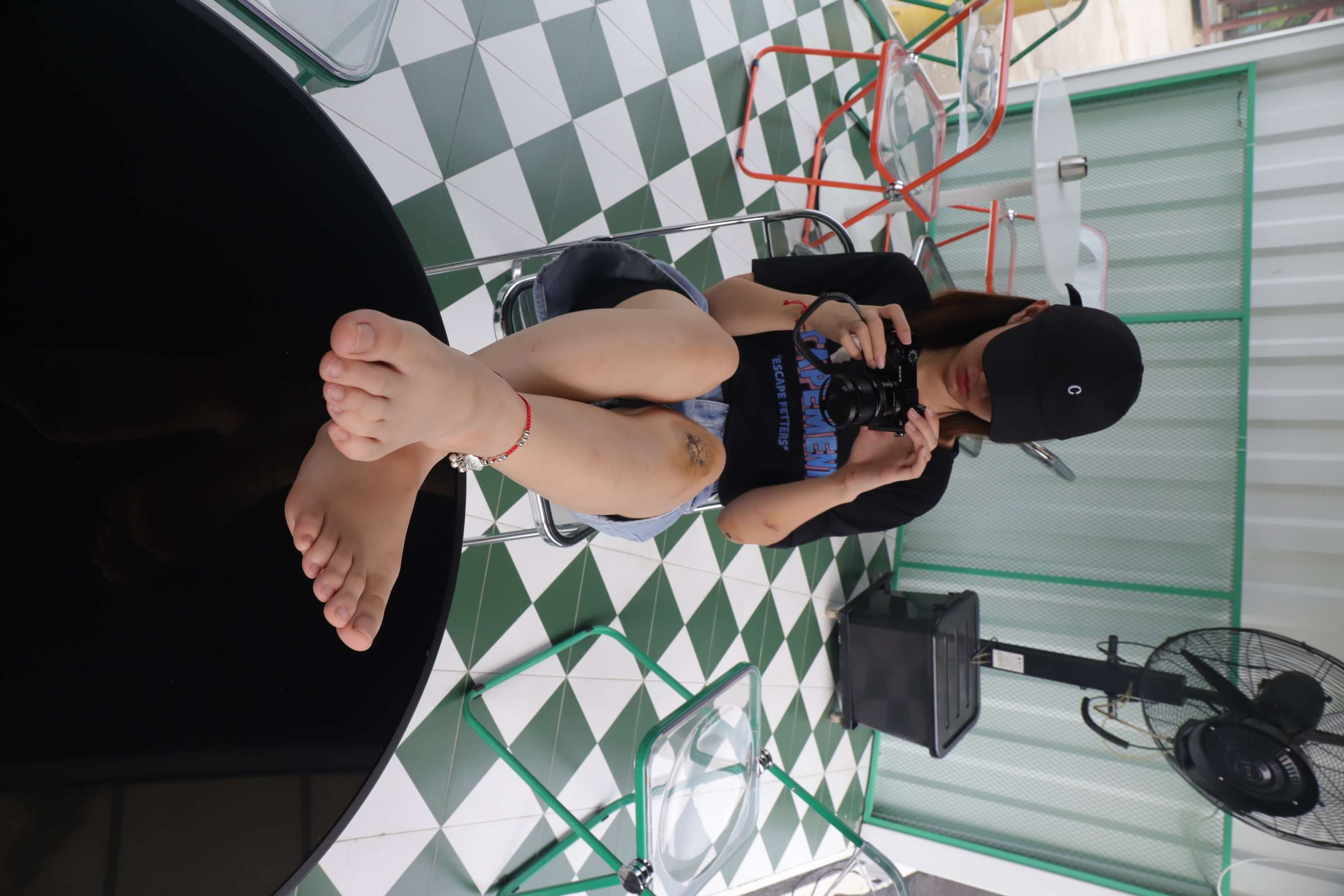 《大学生女神素萍的38码修长脚丫》作品图