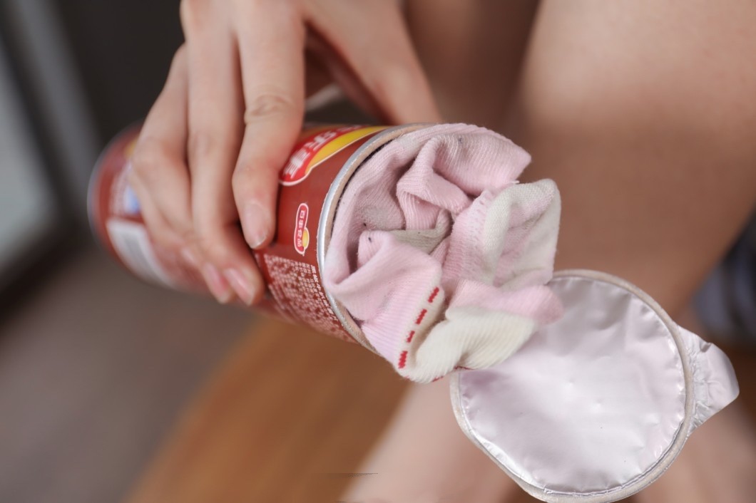 《嫩足玩薯片》作品图