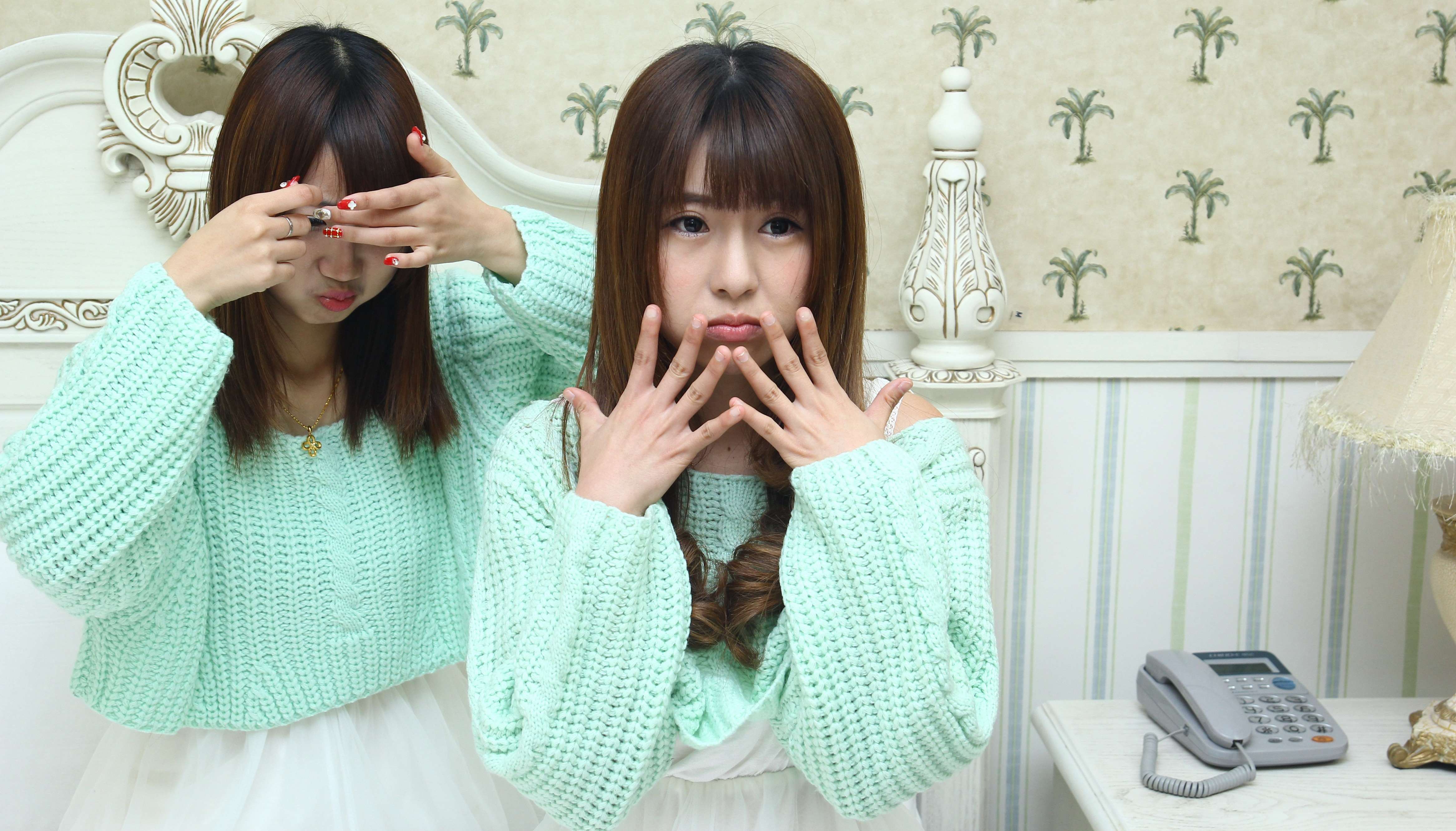 《毛衣姐妹互jio》作品图