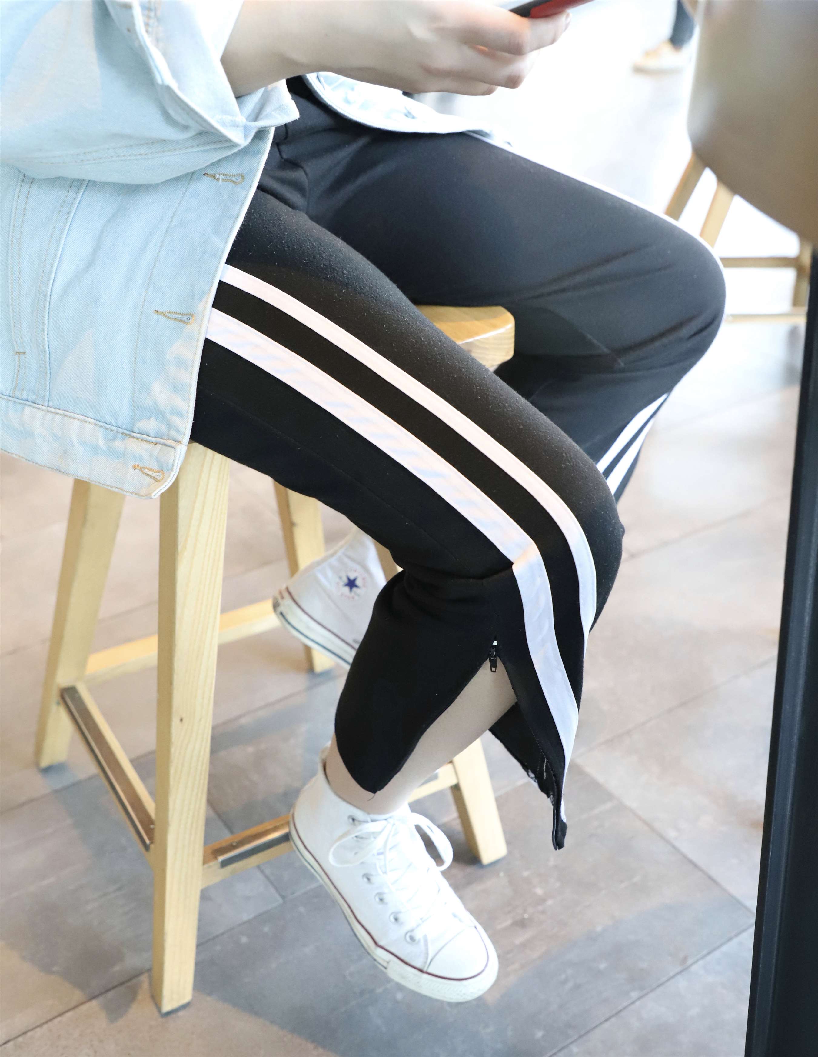 《咖啡馆》作品图