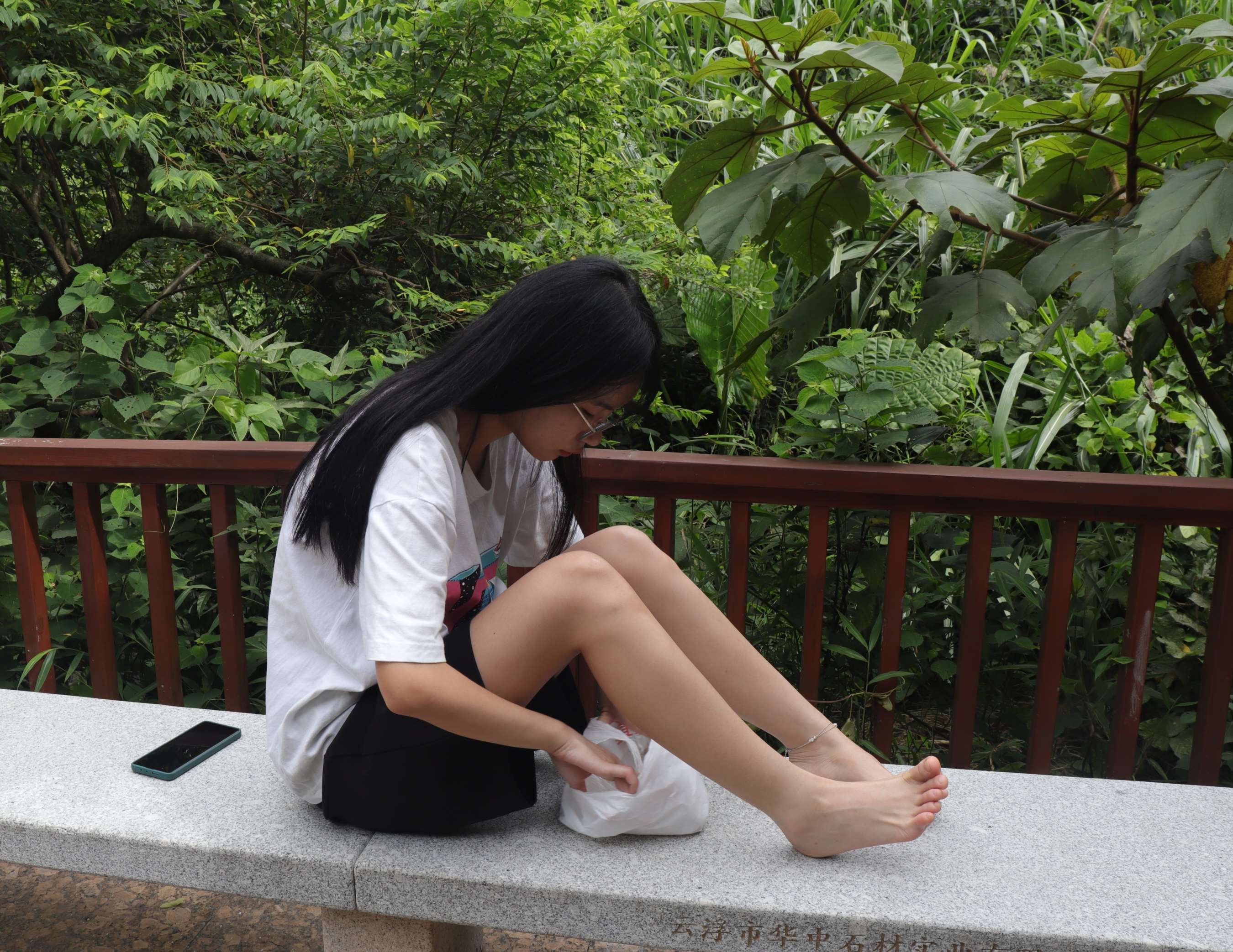 《大学生小萍嫩足》作品图