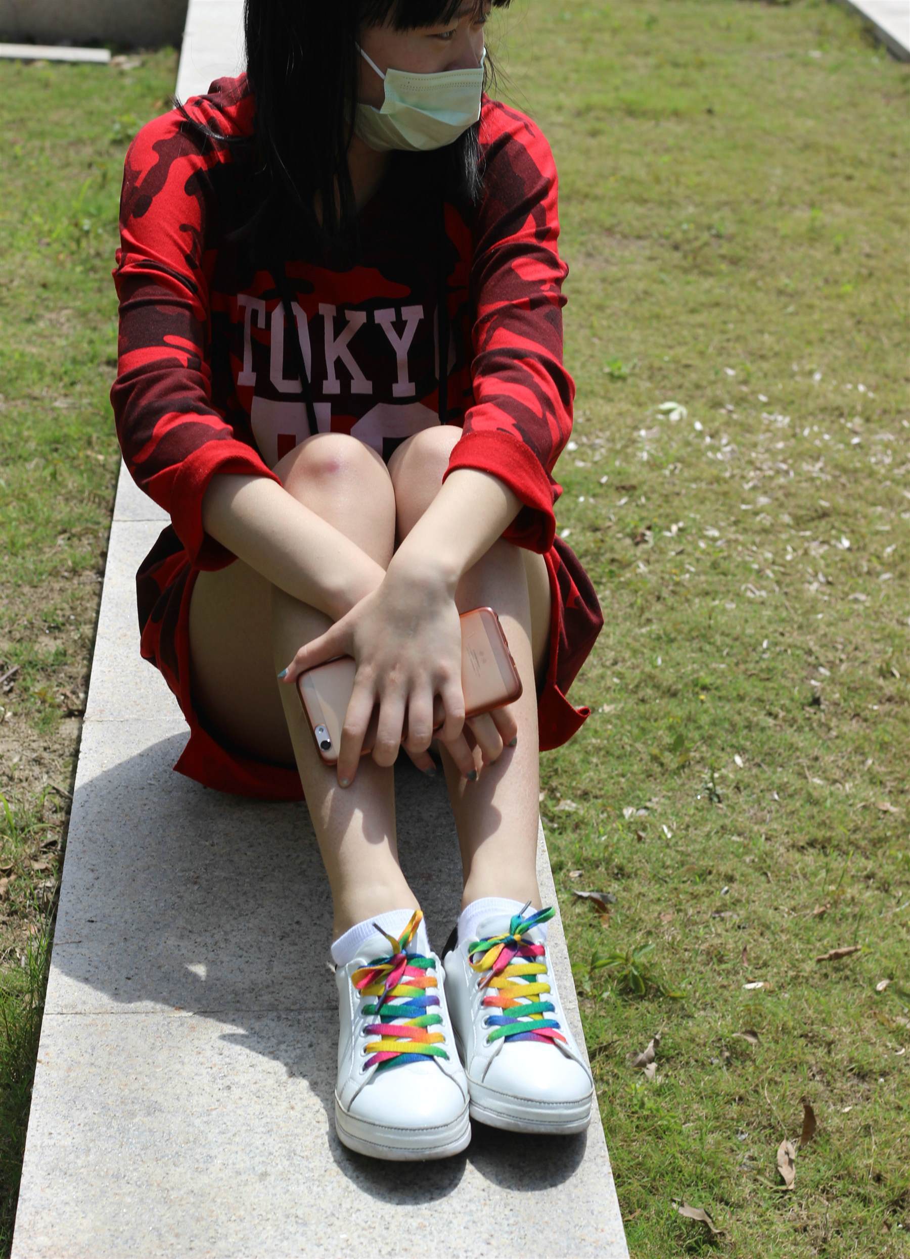 《口罩少女の白棉袜脚丫》作品图