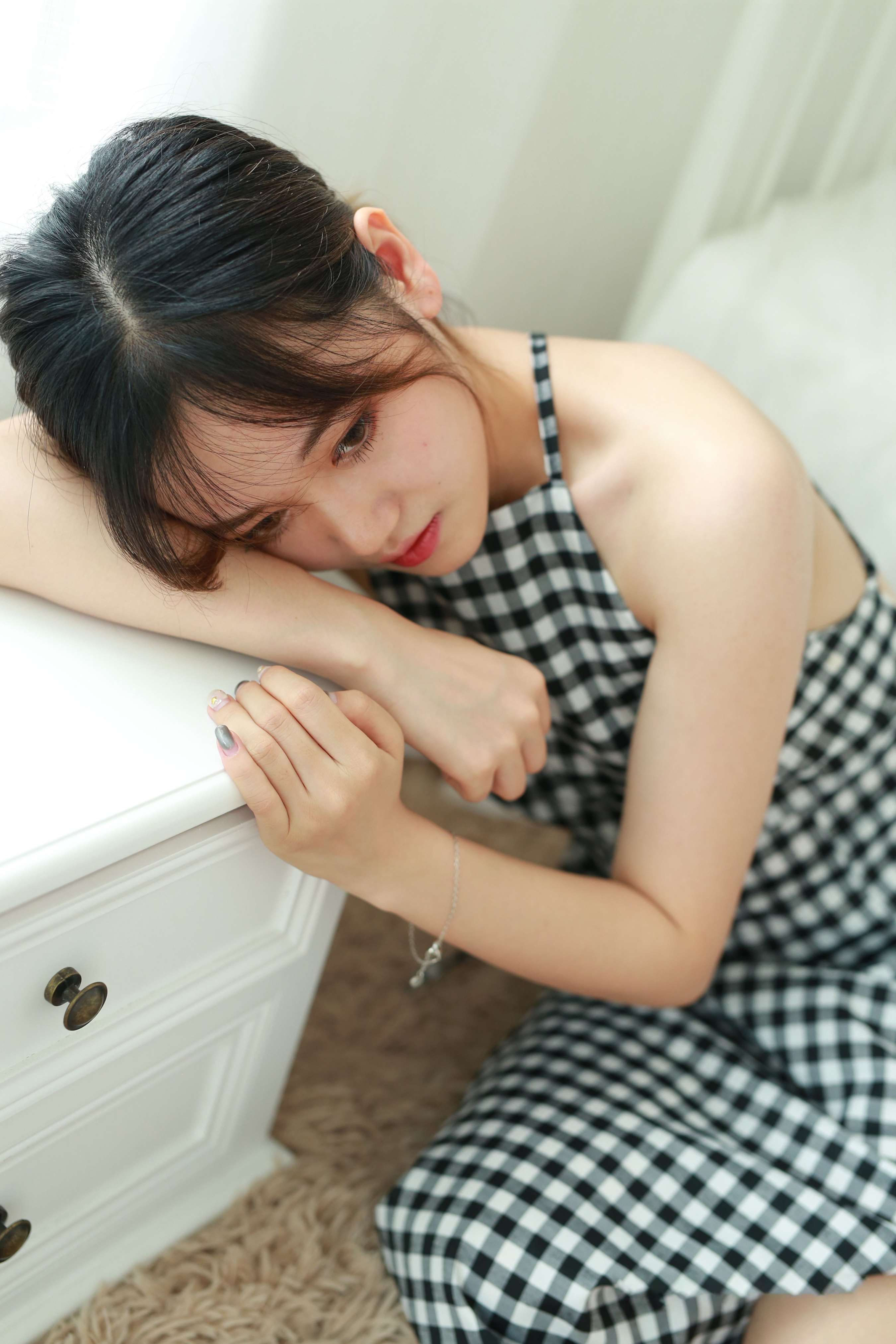 《陈雨菲露背格子裙の嫩足》作品图