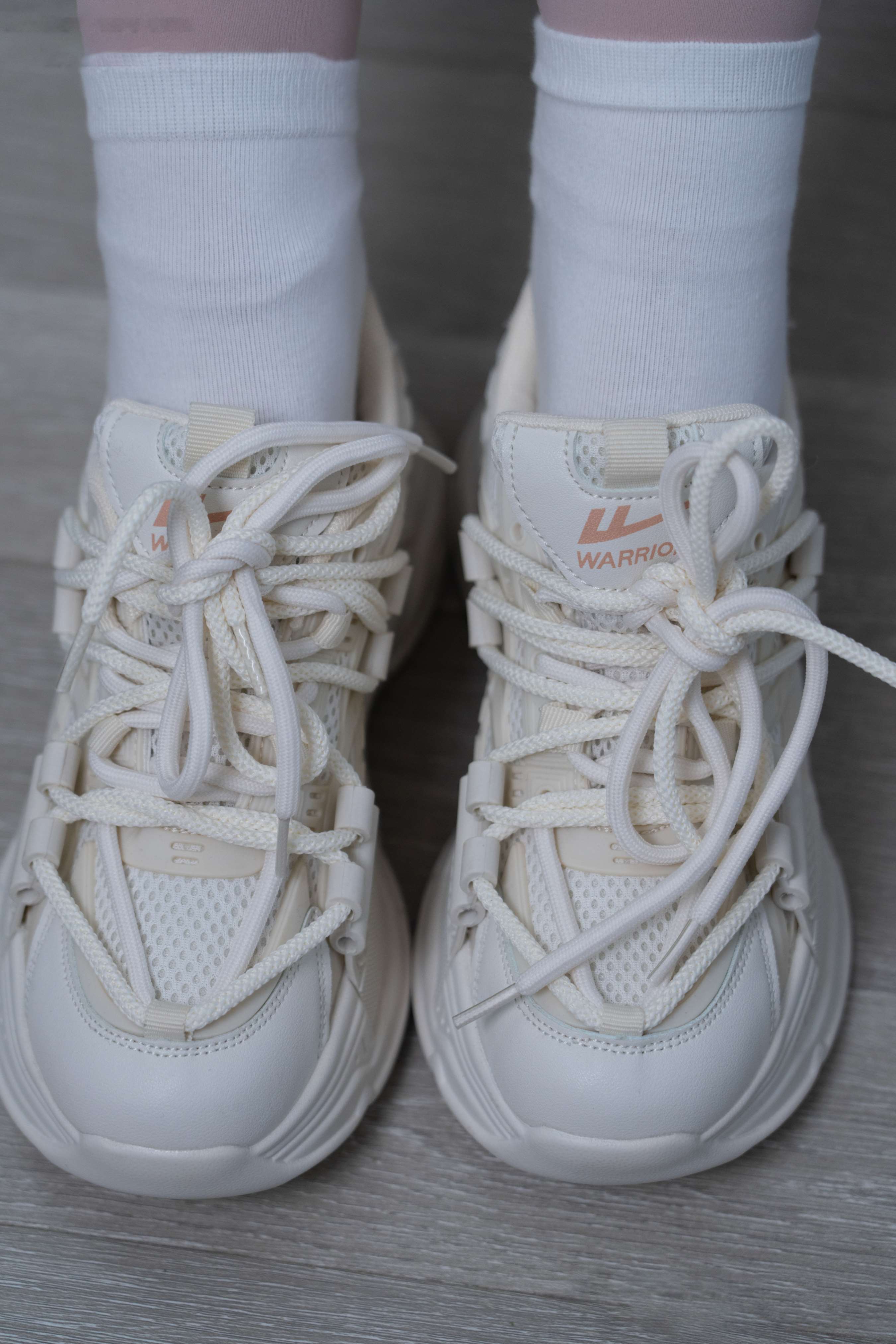 《璇璇-瑜伽裤、运动鞋、白棉袜、裸足》作品图