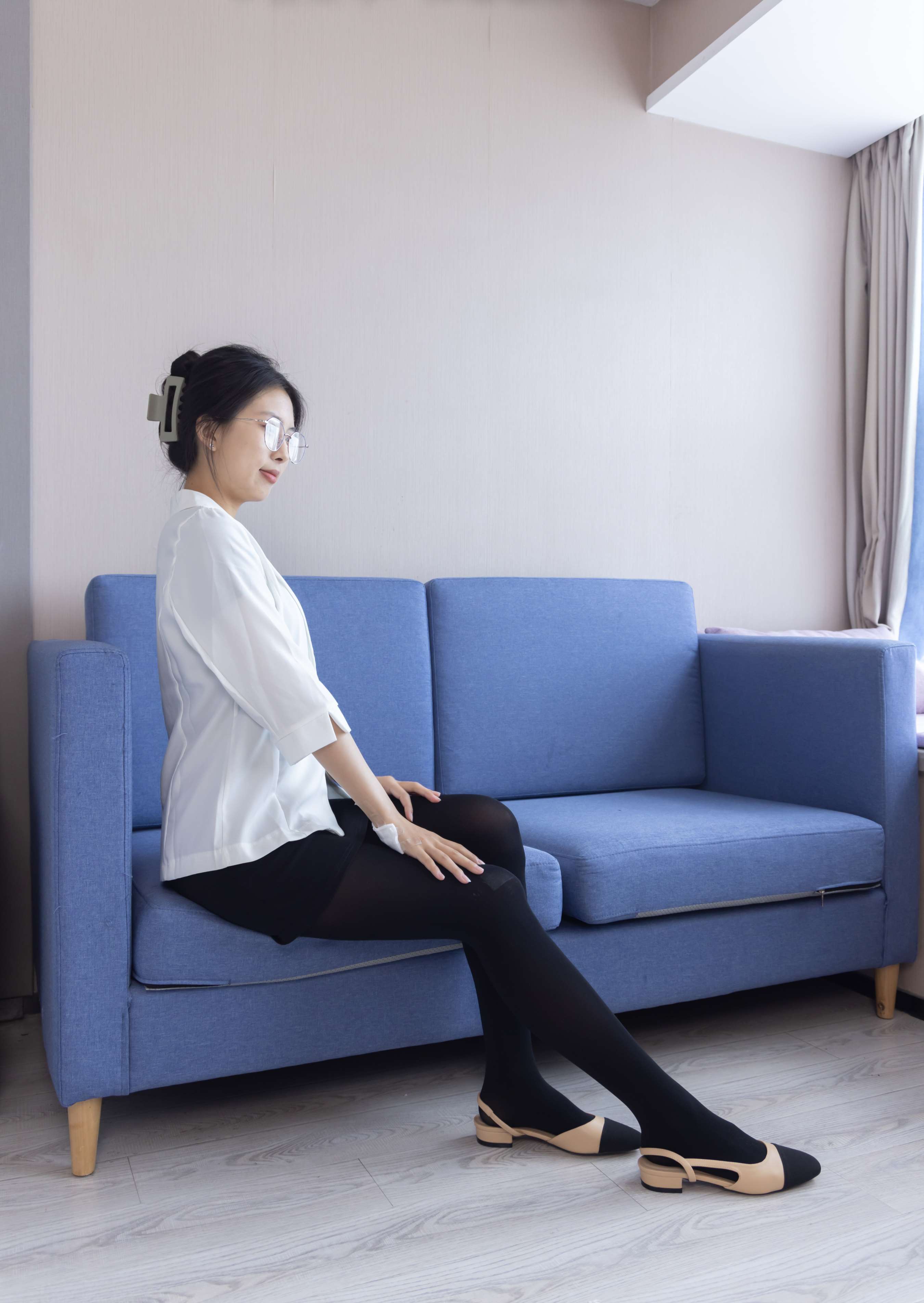 《奶油-两双平底鞋の厚丝脚丫》作品图