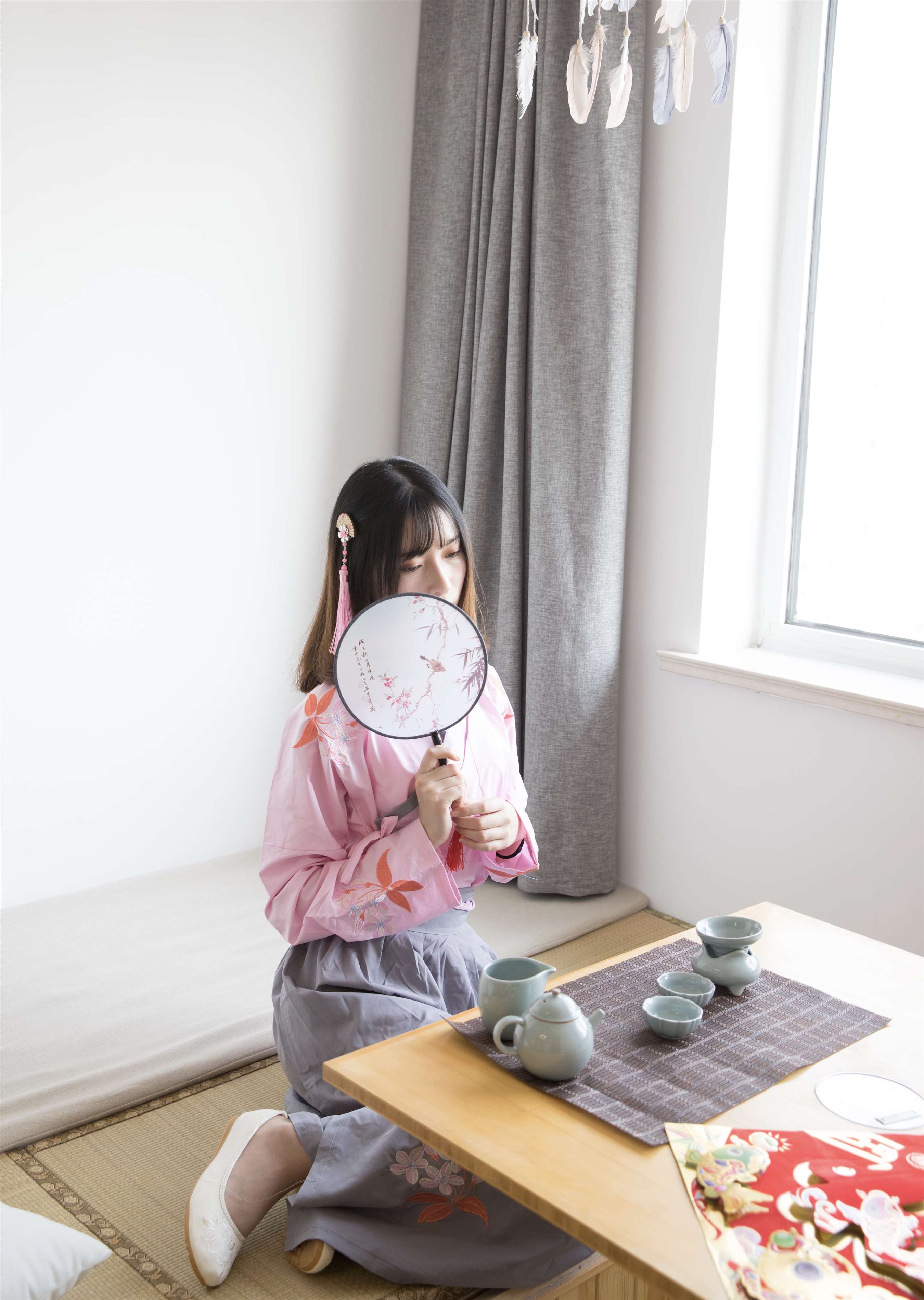 《丝袜脚玩红包》作品图