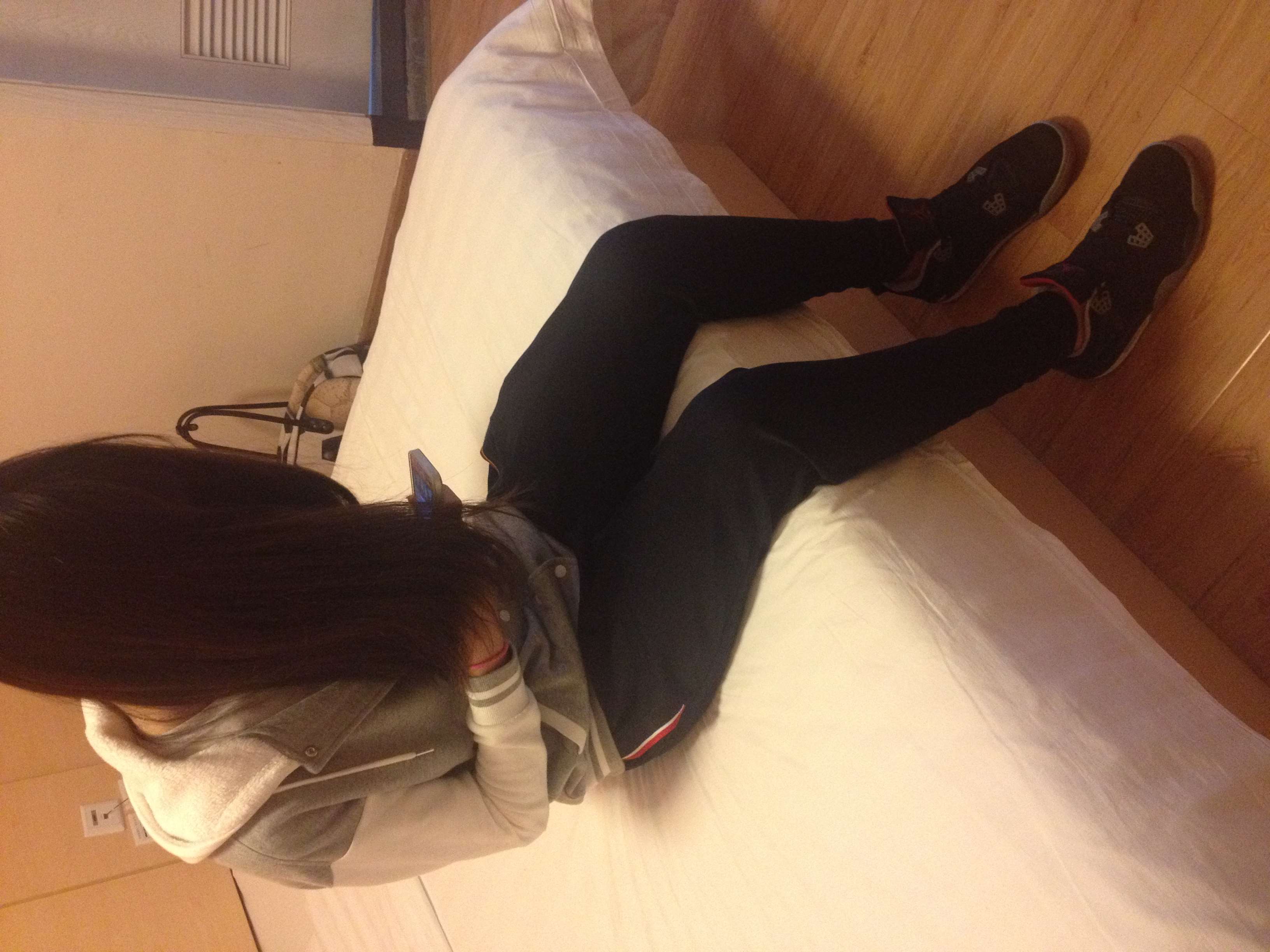 《旅馆运动鞋の船袜脚》作品图