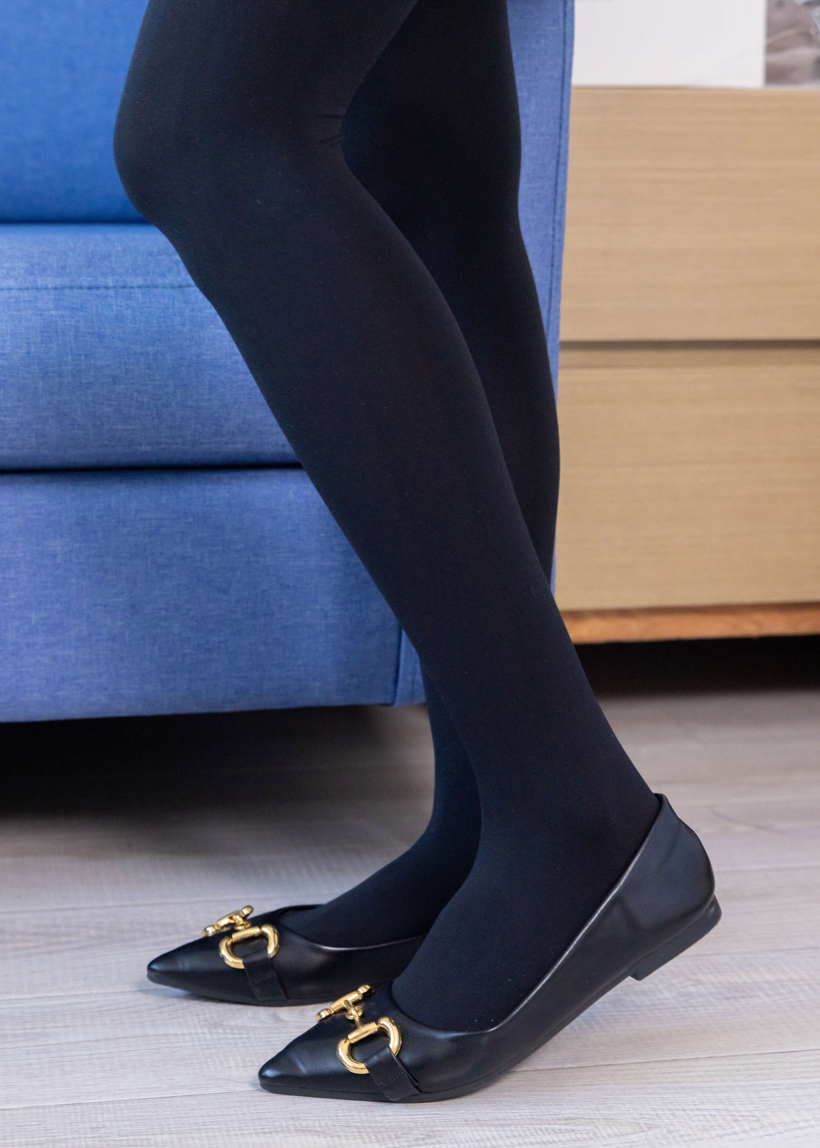 《奶油 平底鞋、厚黑丝、丝袜踩奶油小蛋糕》作品图