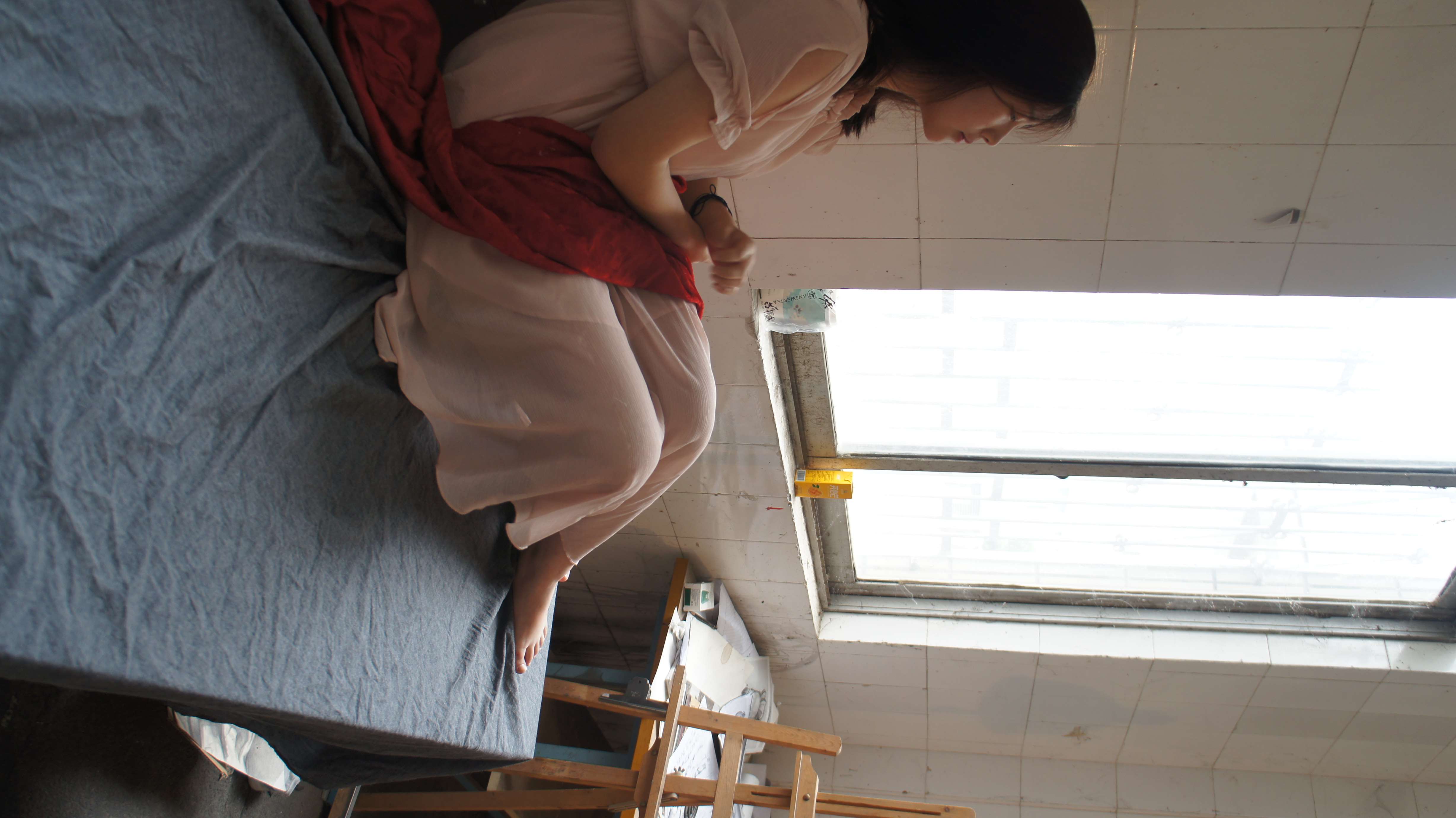 《有的肉感的少女裸足嫩脚丫》作品图