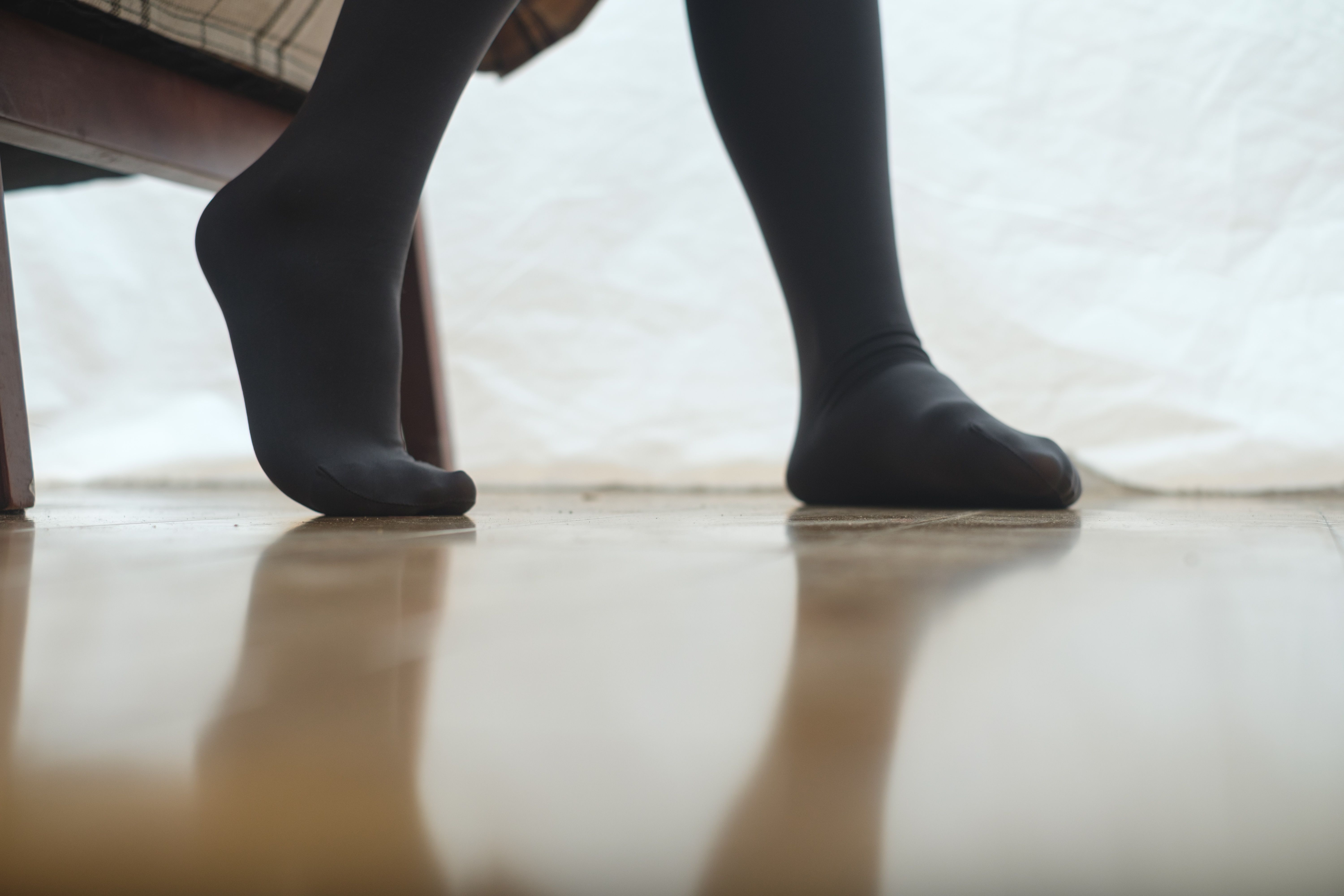 《害羞少女黑丝脚丫+视频一部》作品图