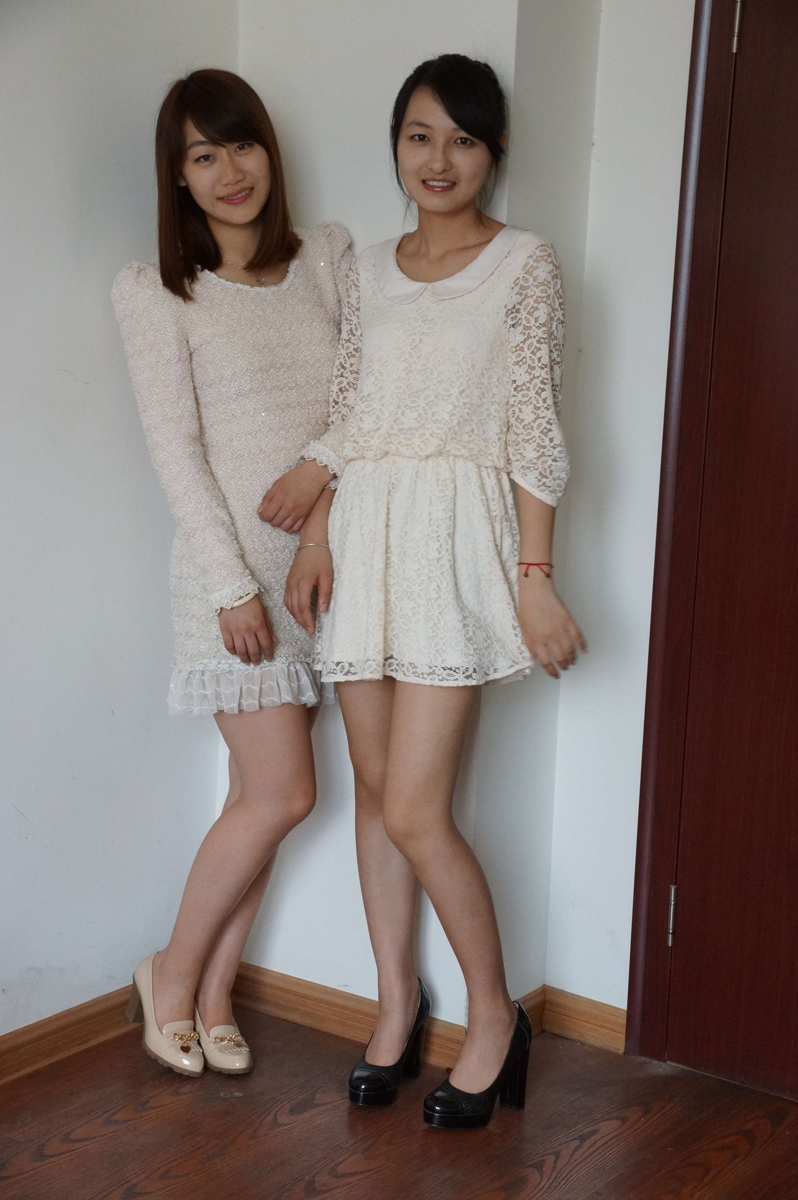 《干净透亮的两MM的比拼》作品图