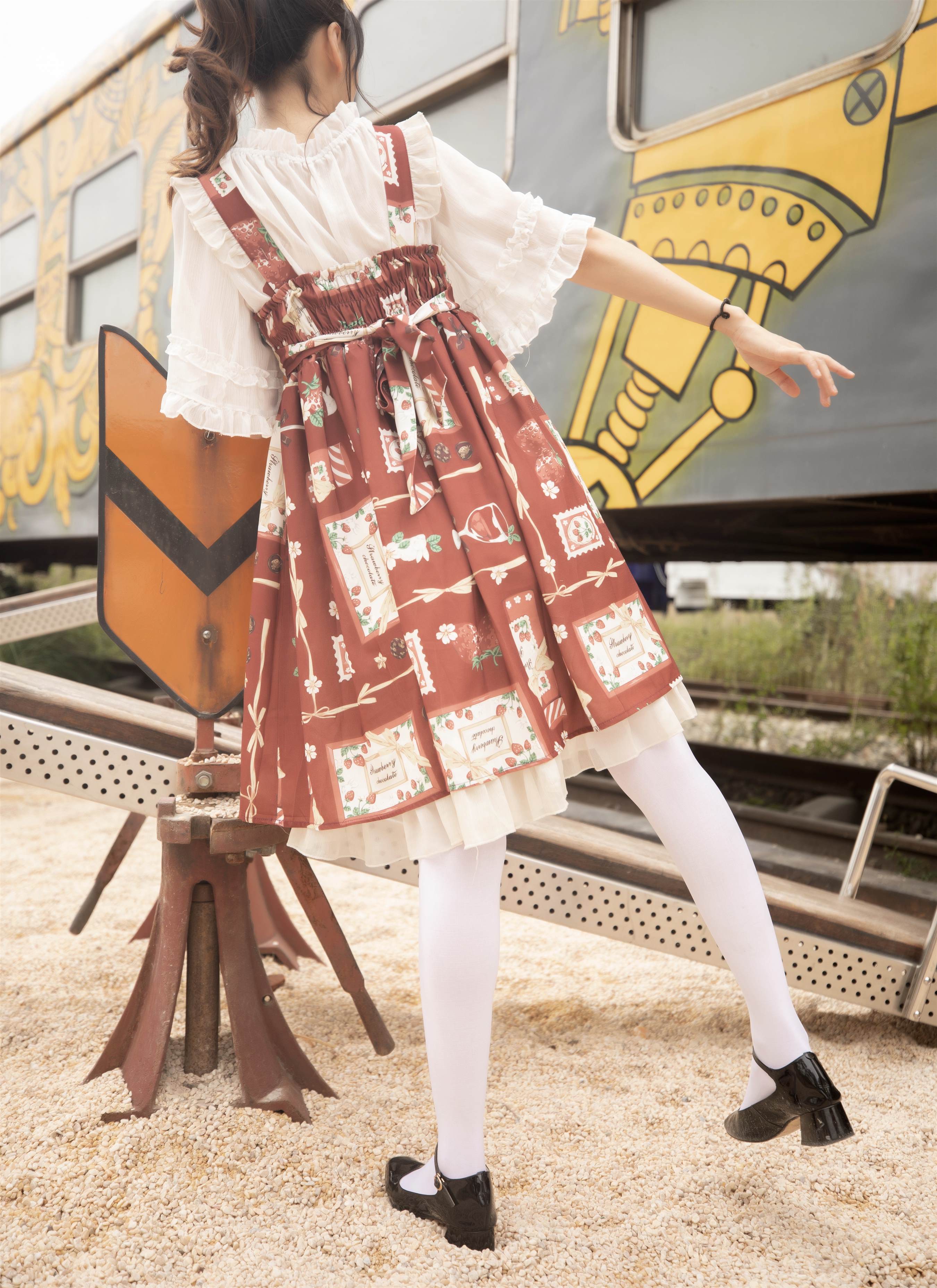 《小玥玥的白丝脚丫》作品图