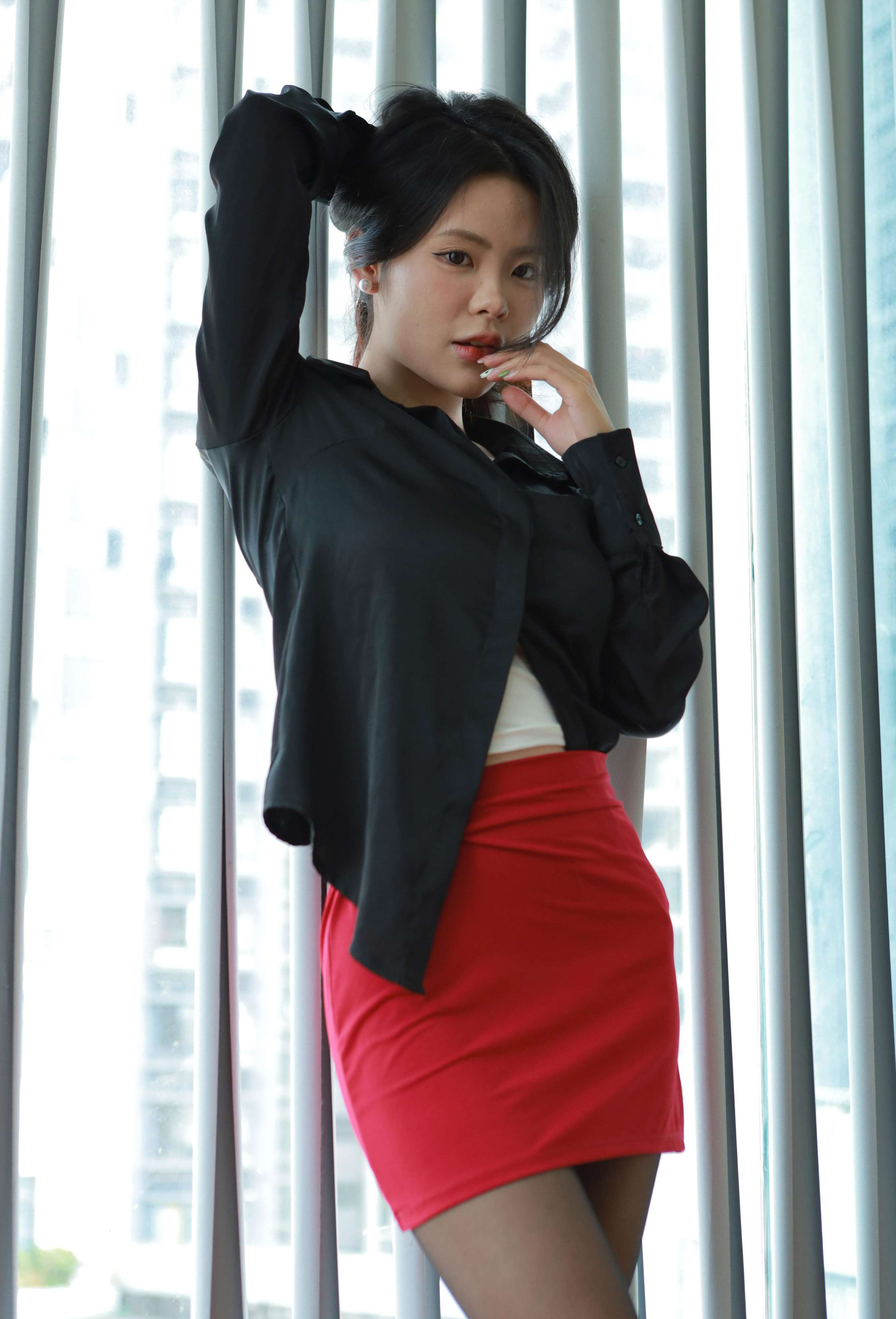 《兔兔-黑丝红裙》作品图