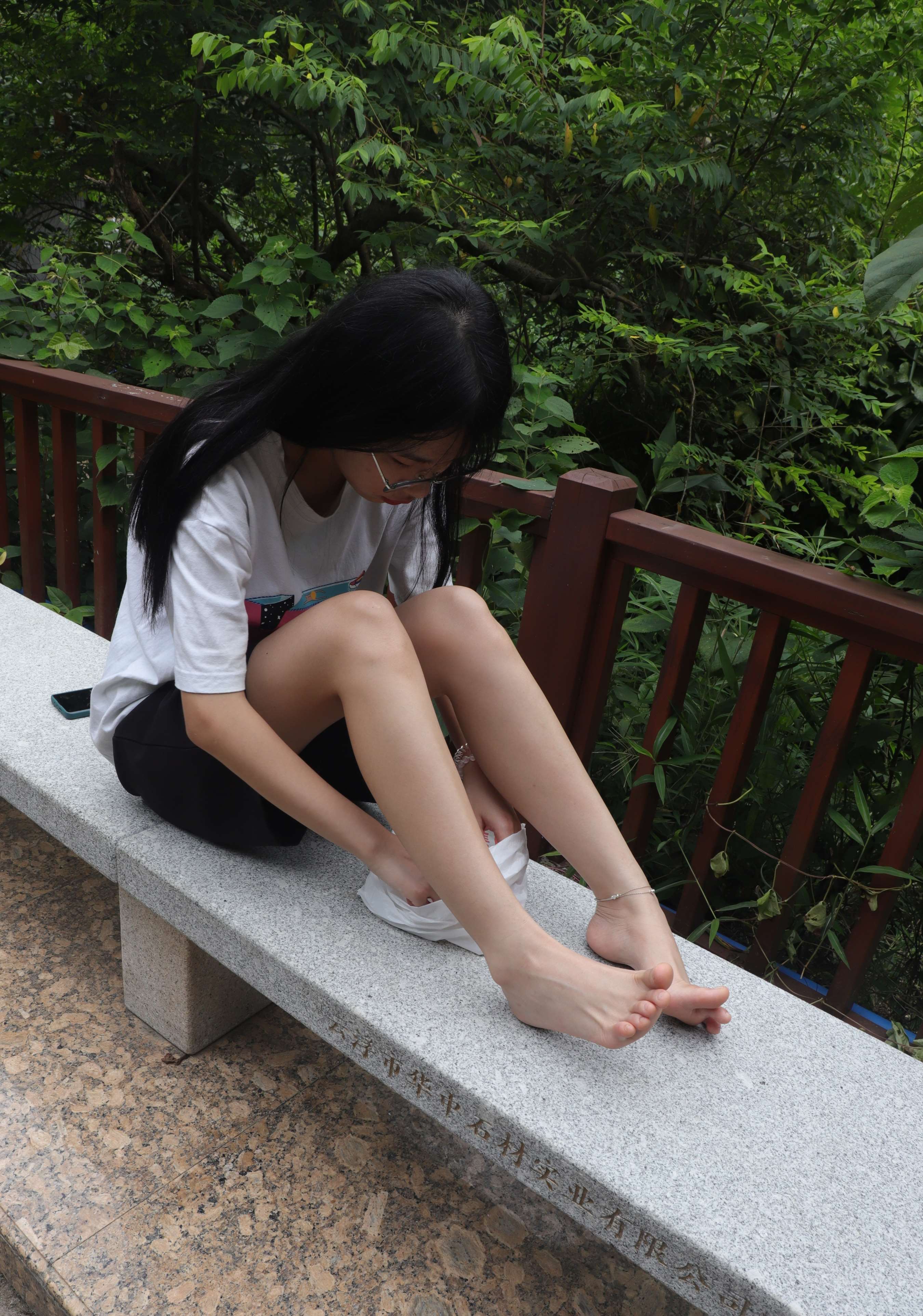 《大学生小萍嫩足》作品图