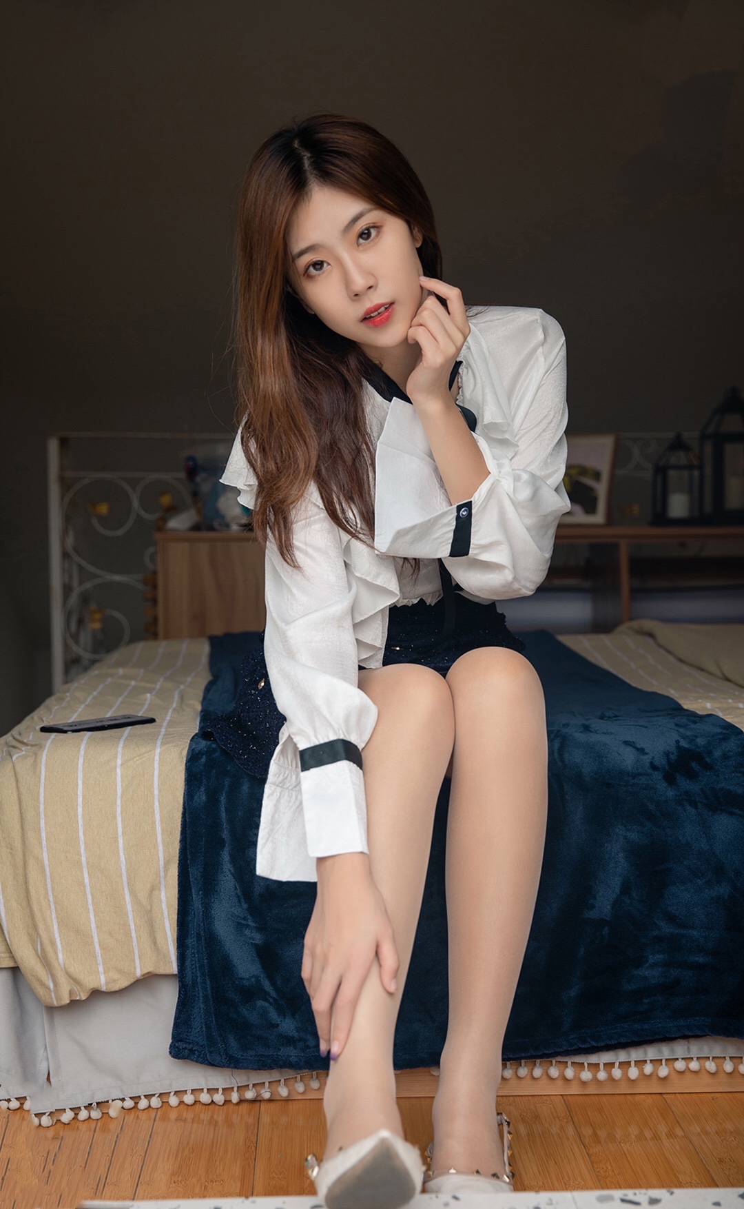 《长腿高跟丝足小姐姐》作品图