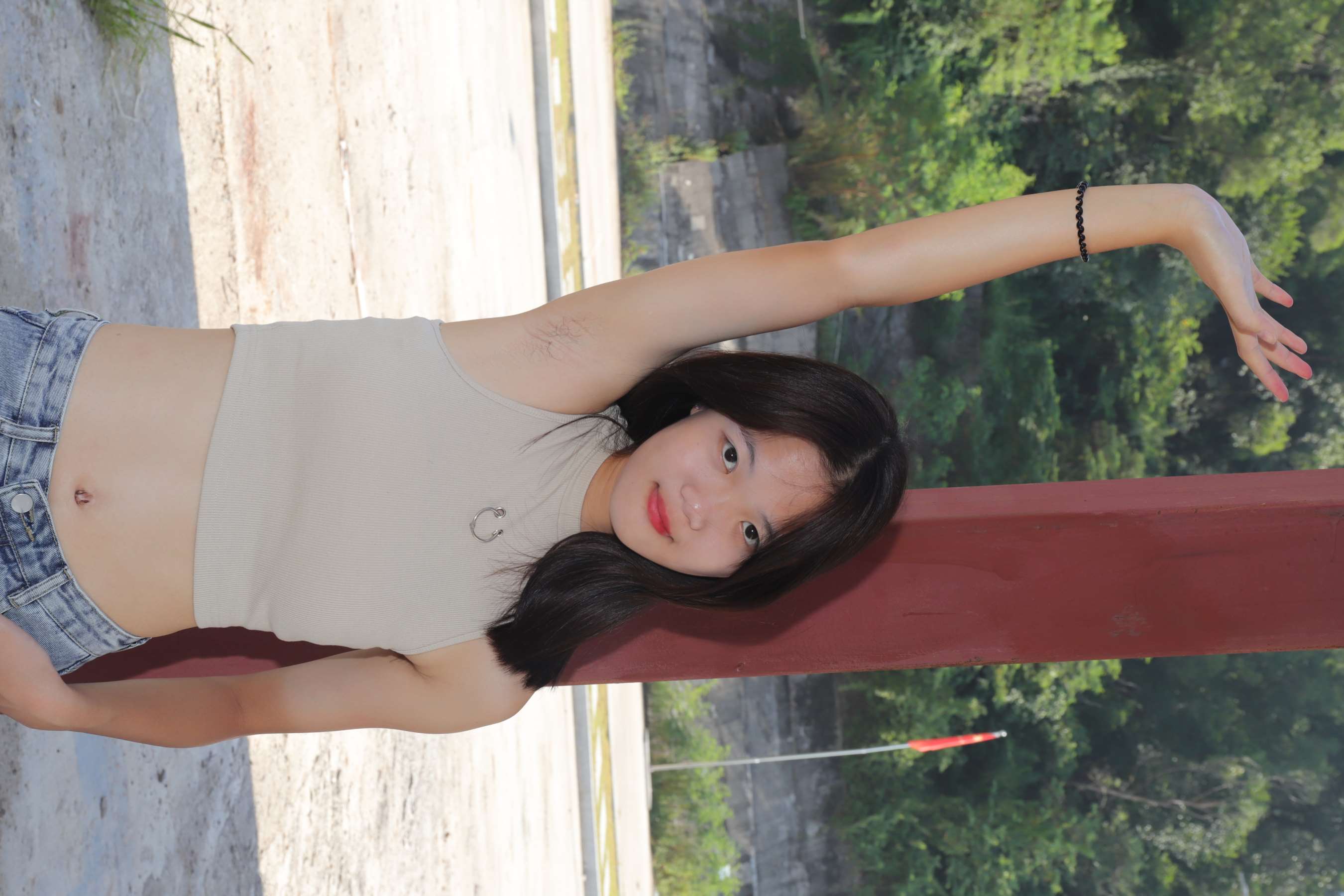 《思思小师妹赤脚踩脏脚底给你看》作品图