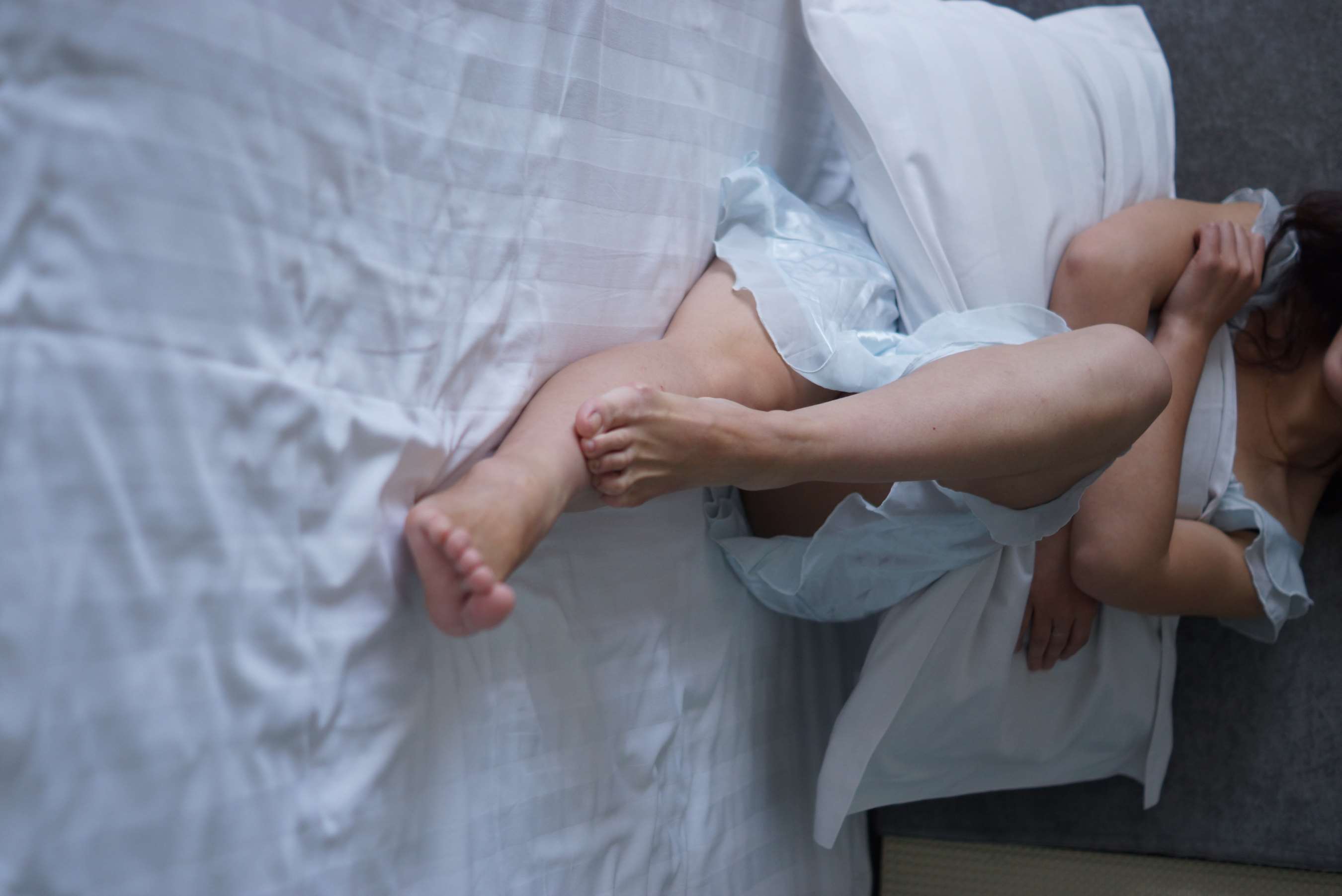 《白裙少女的经典掌纹》作品图